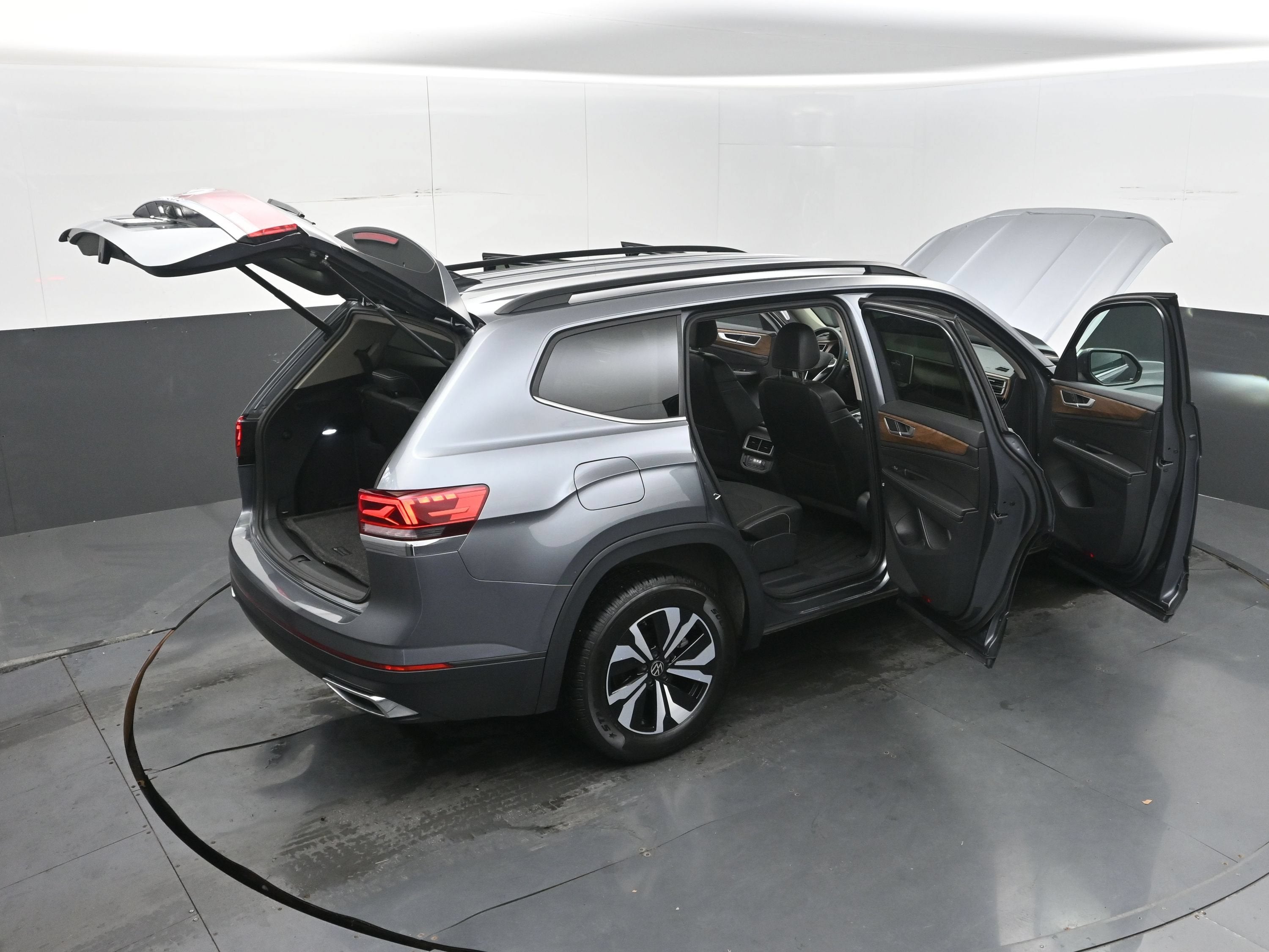 2024 Volkswagen Atlas 2.0T SE