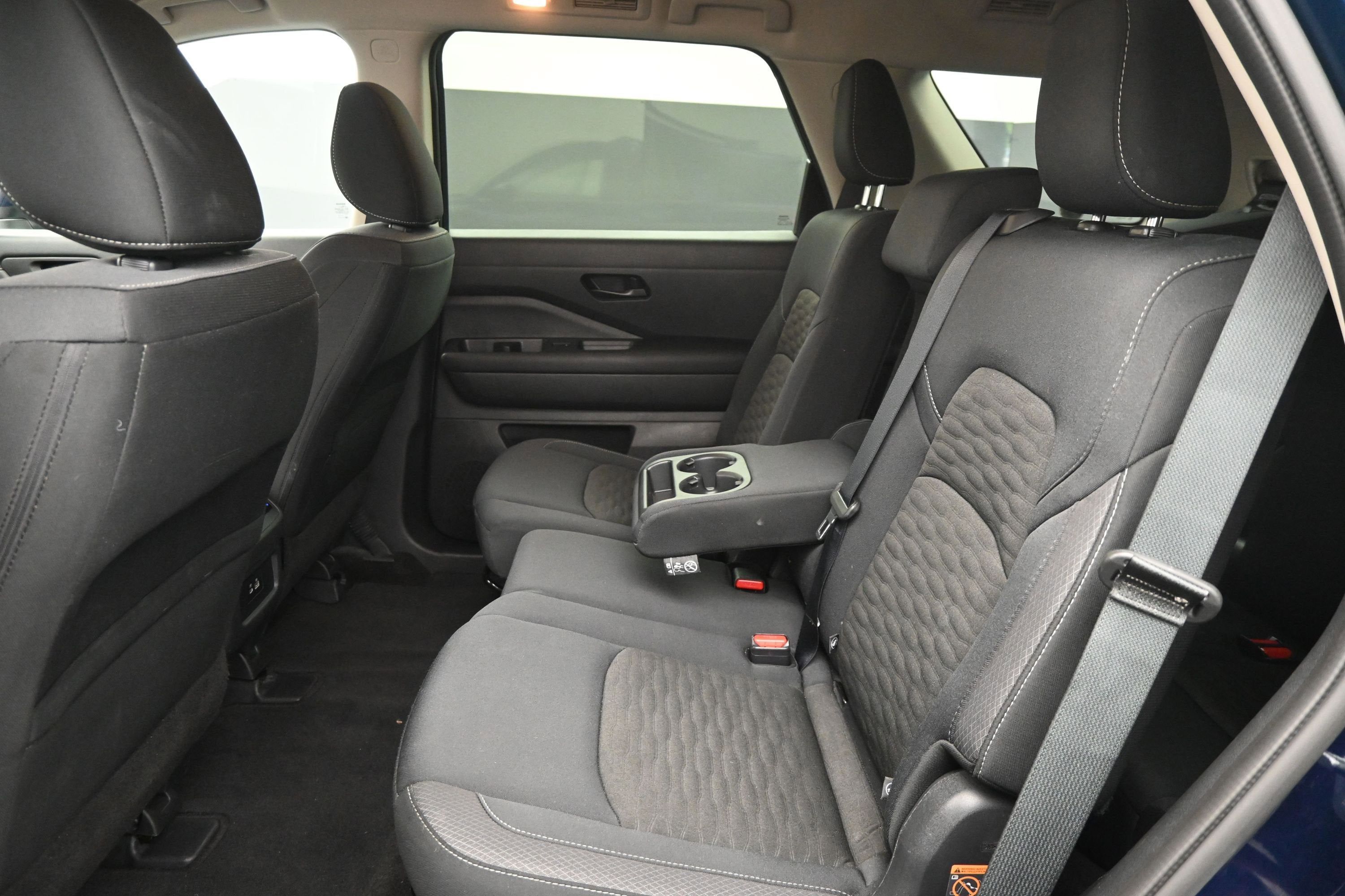 2025 Nissan Pathfinder SV 4WD
