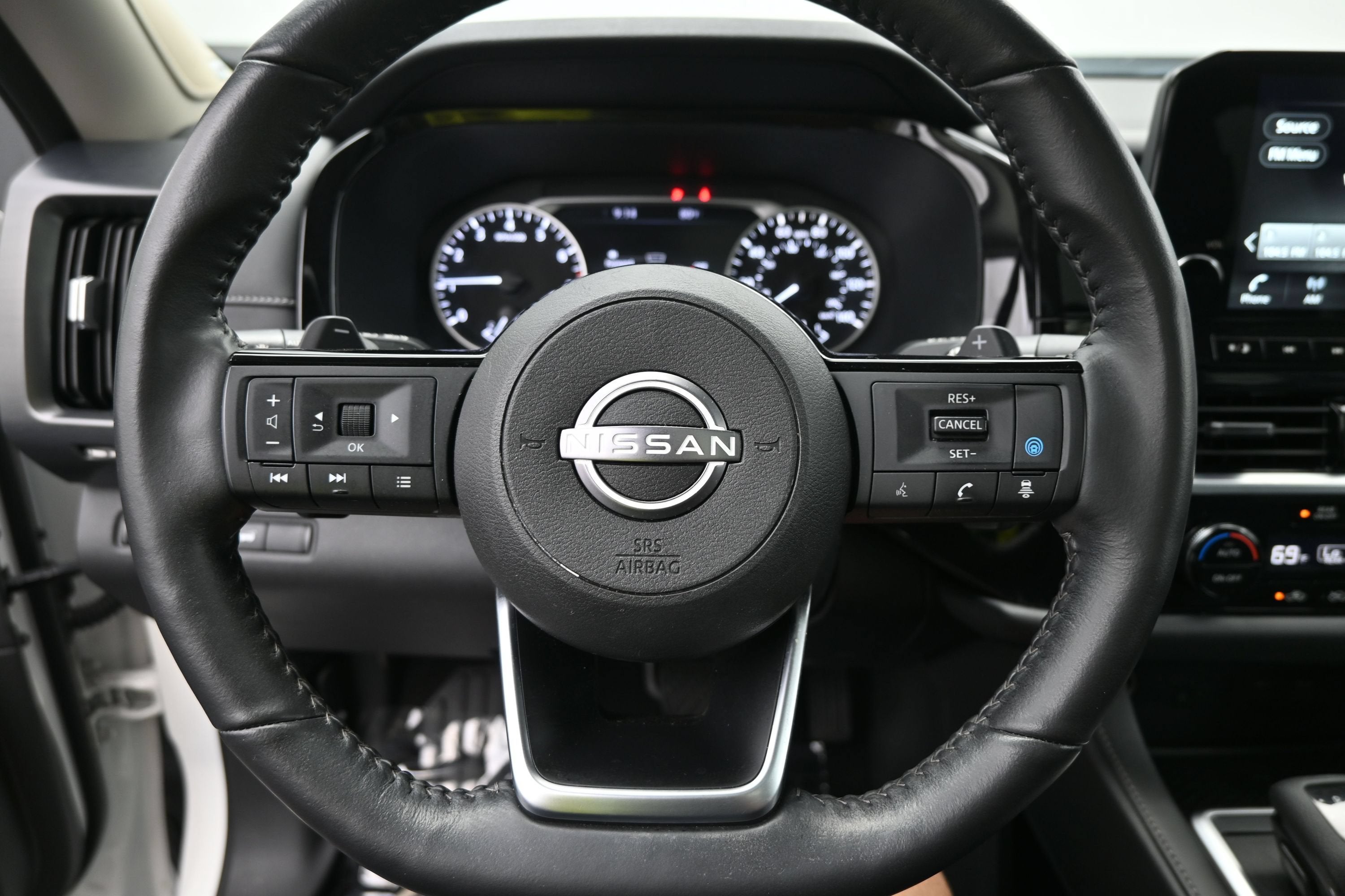 2024 Nissan Pathfinder SL FWD