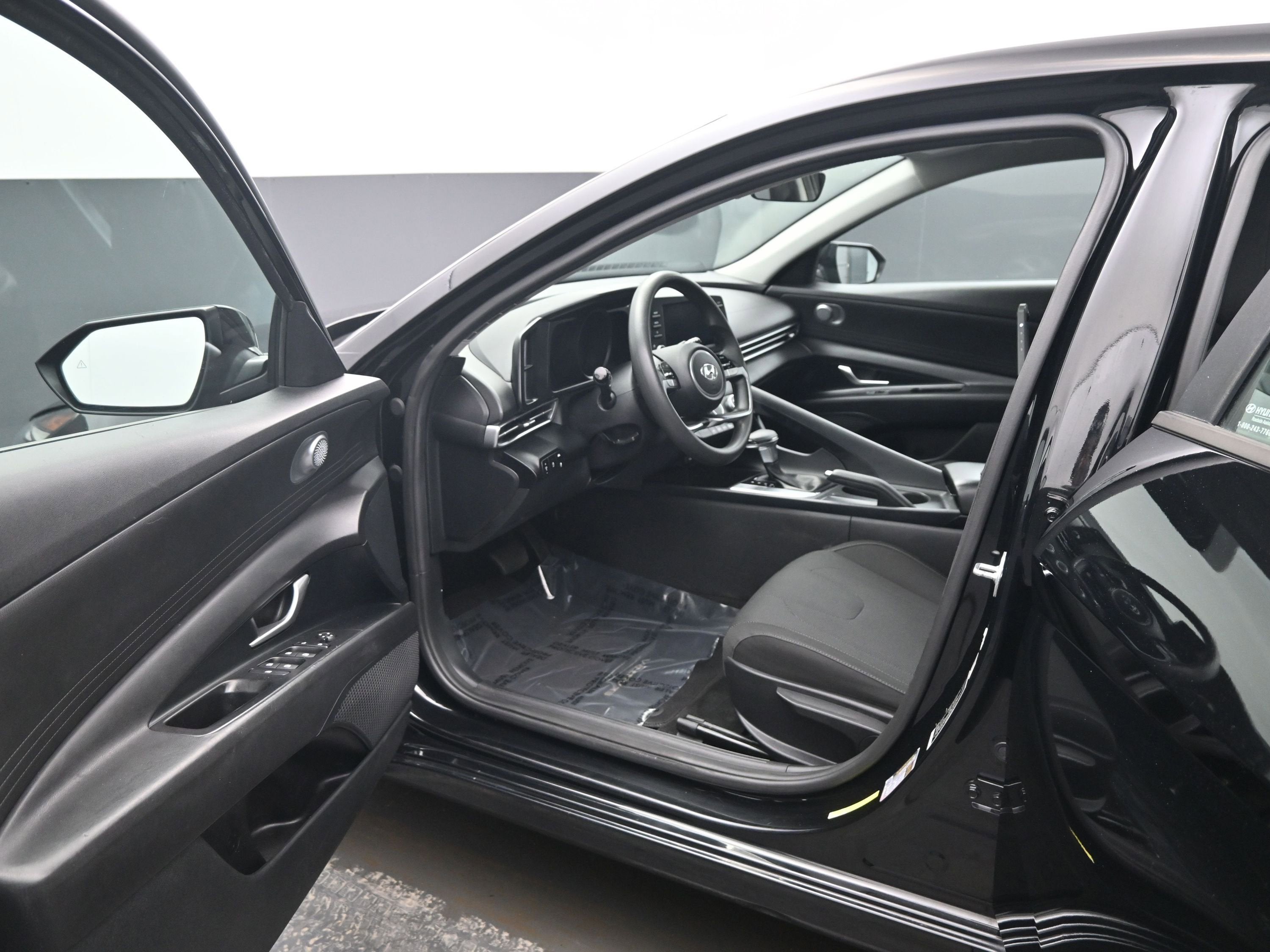 2022 Hyundai Elantra SE