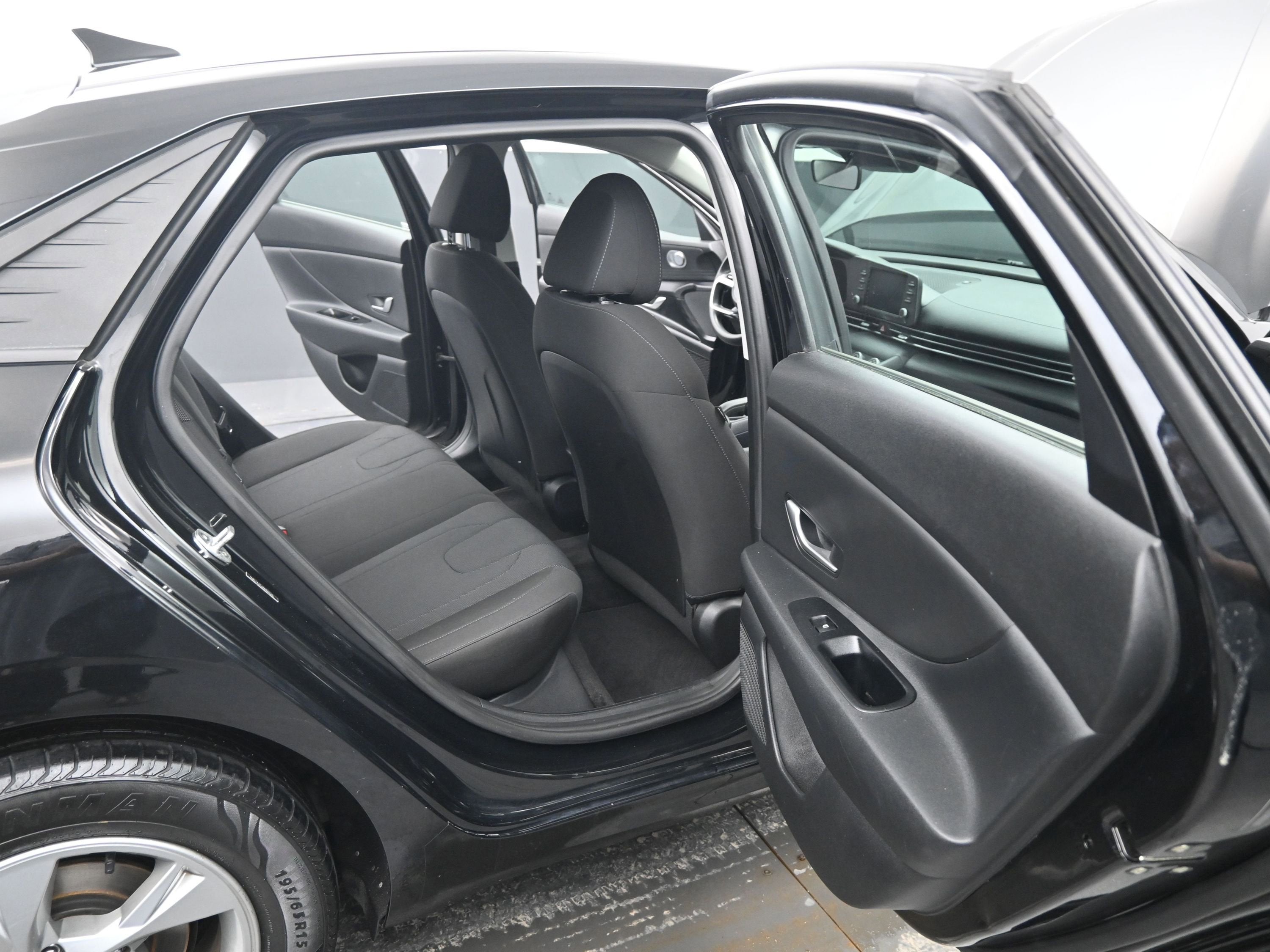 2022 Hyundai Elantra SE