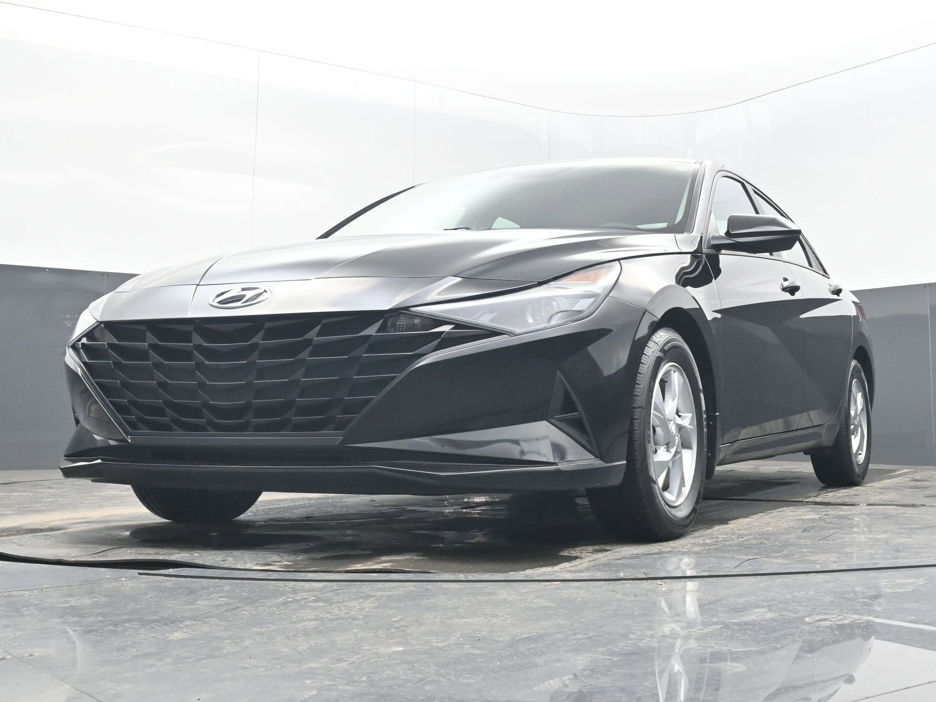 2022 Hyundai Elantra SE