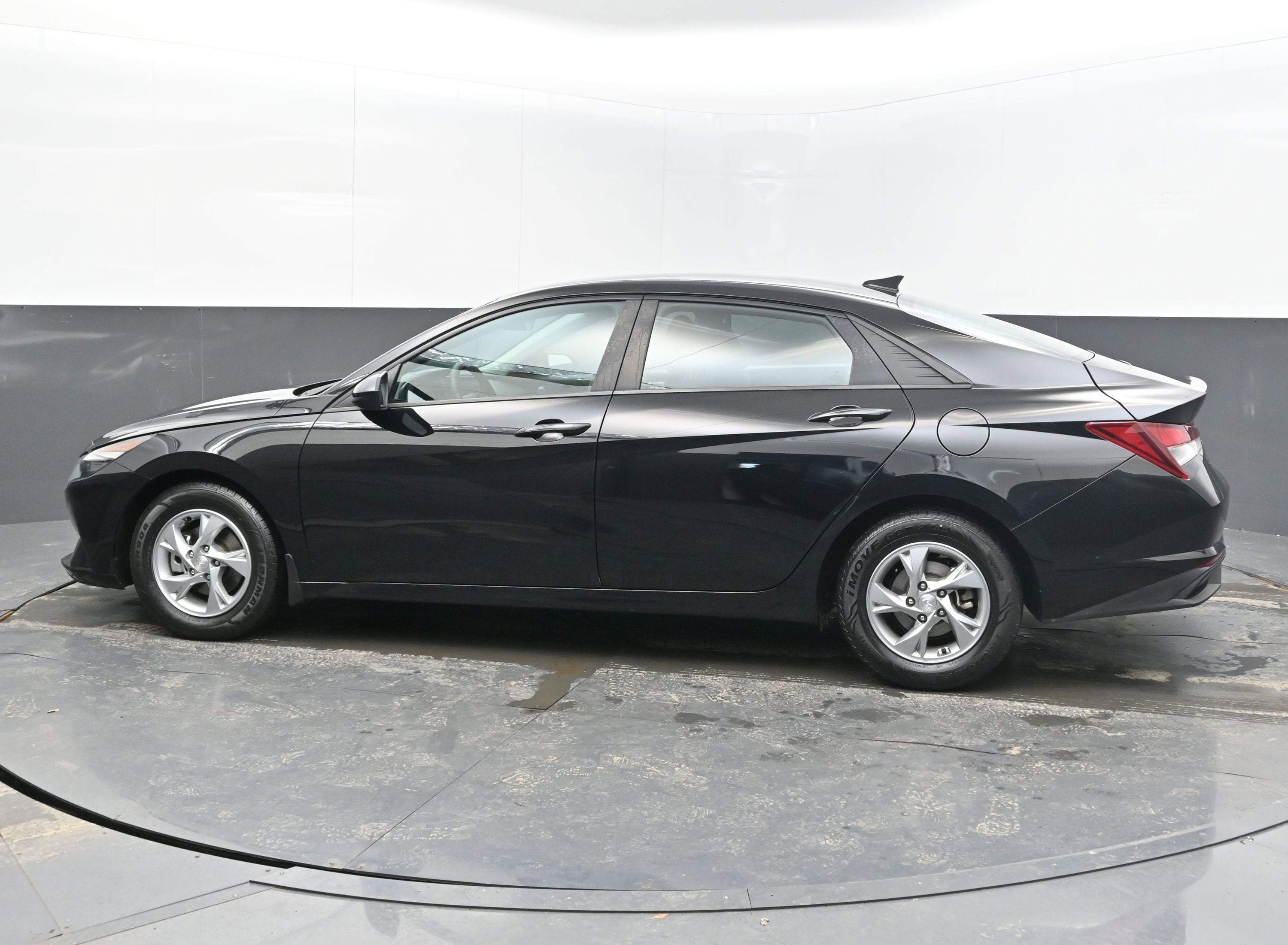 2022 Hyundai Elantra SE