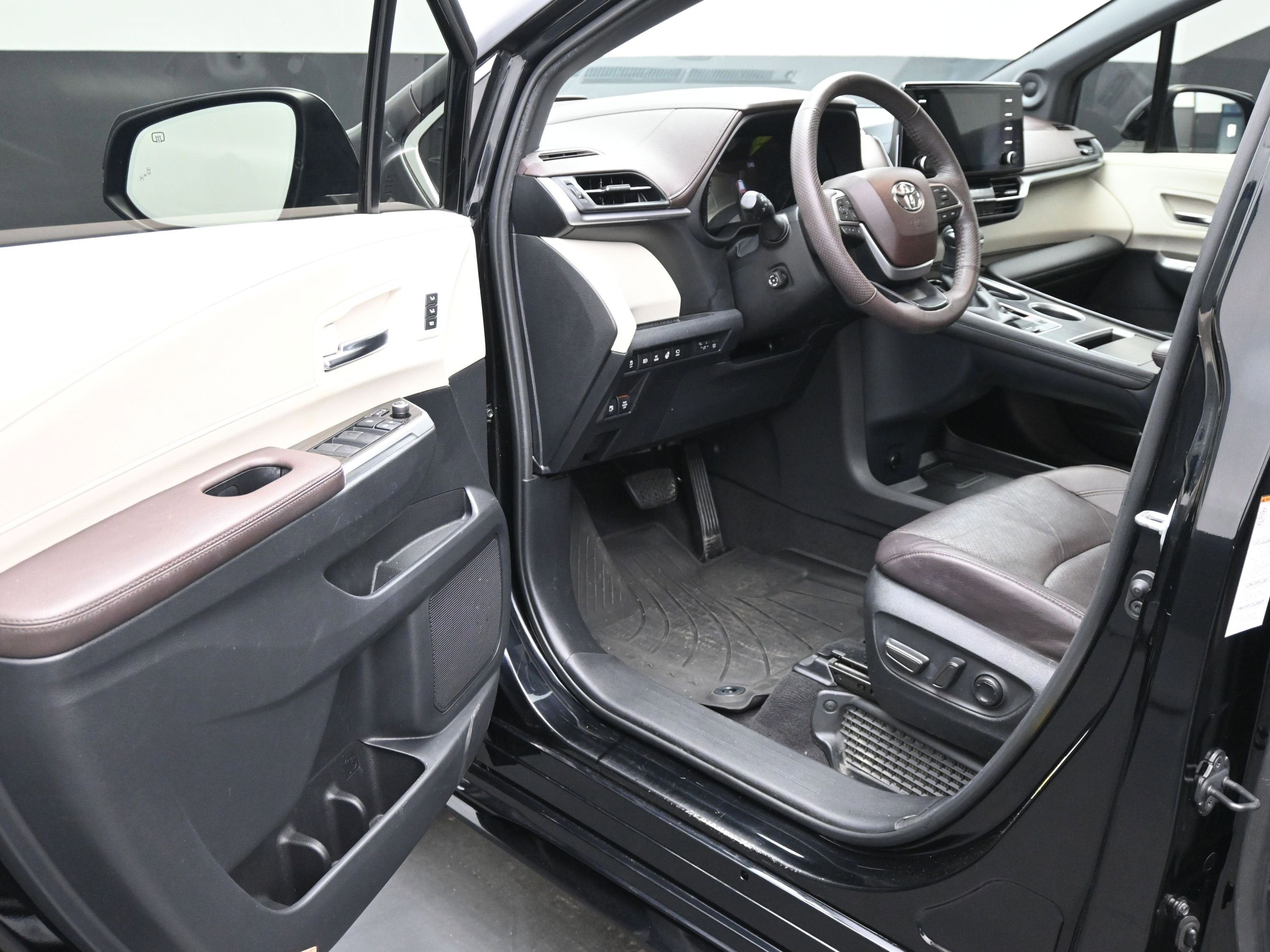 2022 Toyota Sienna Platinum