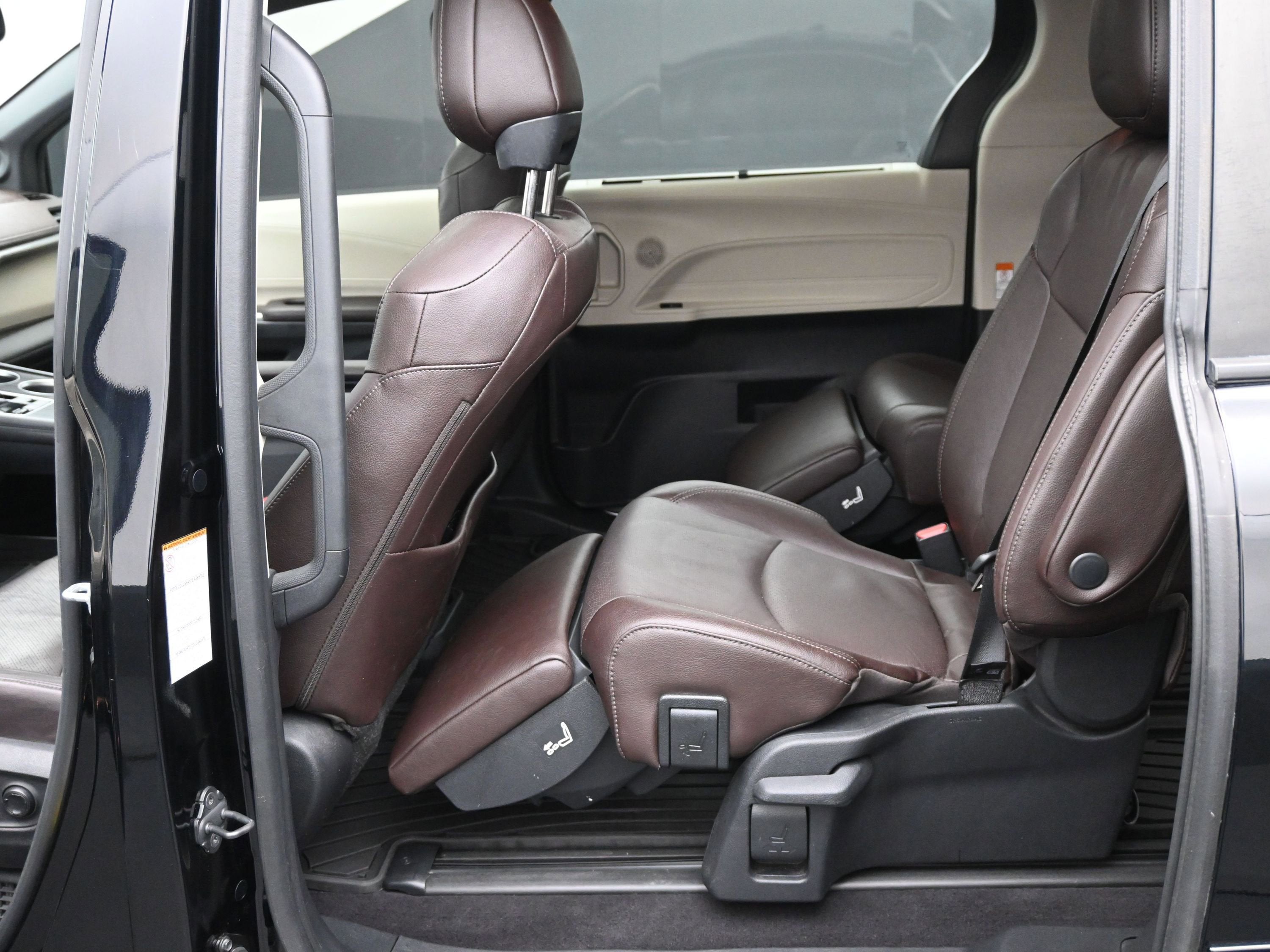 2022 Toyota Sienna Platinum