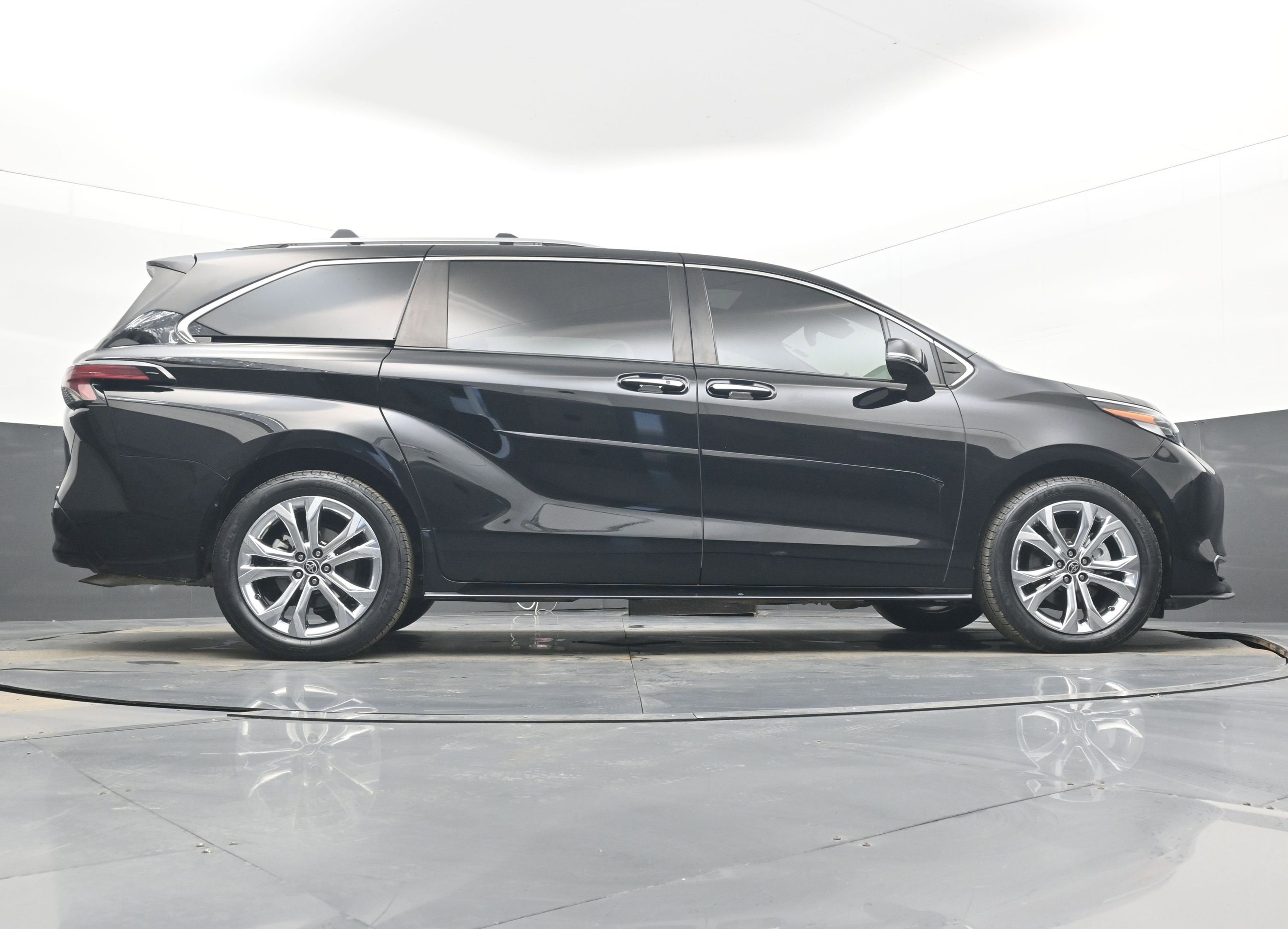 2022 Toyota Sienna Platinum