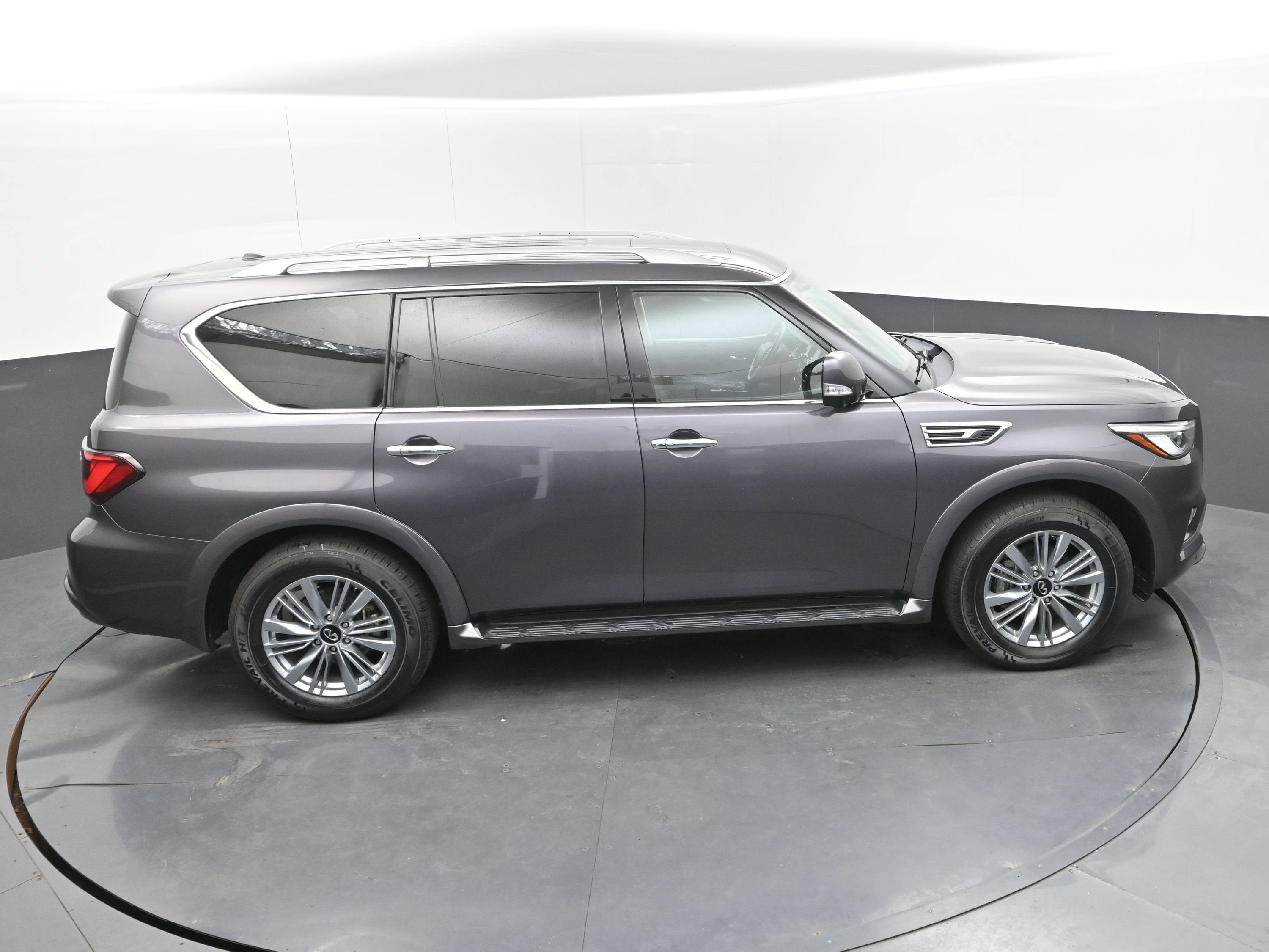 2024 INFINITI QX80 LUXE AWD