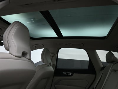 2023 Volvo XC60 B5 Plus Dark Theme
