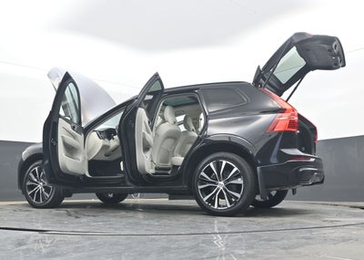 2023 Volvo XC60 B5 Plus Dark Theme