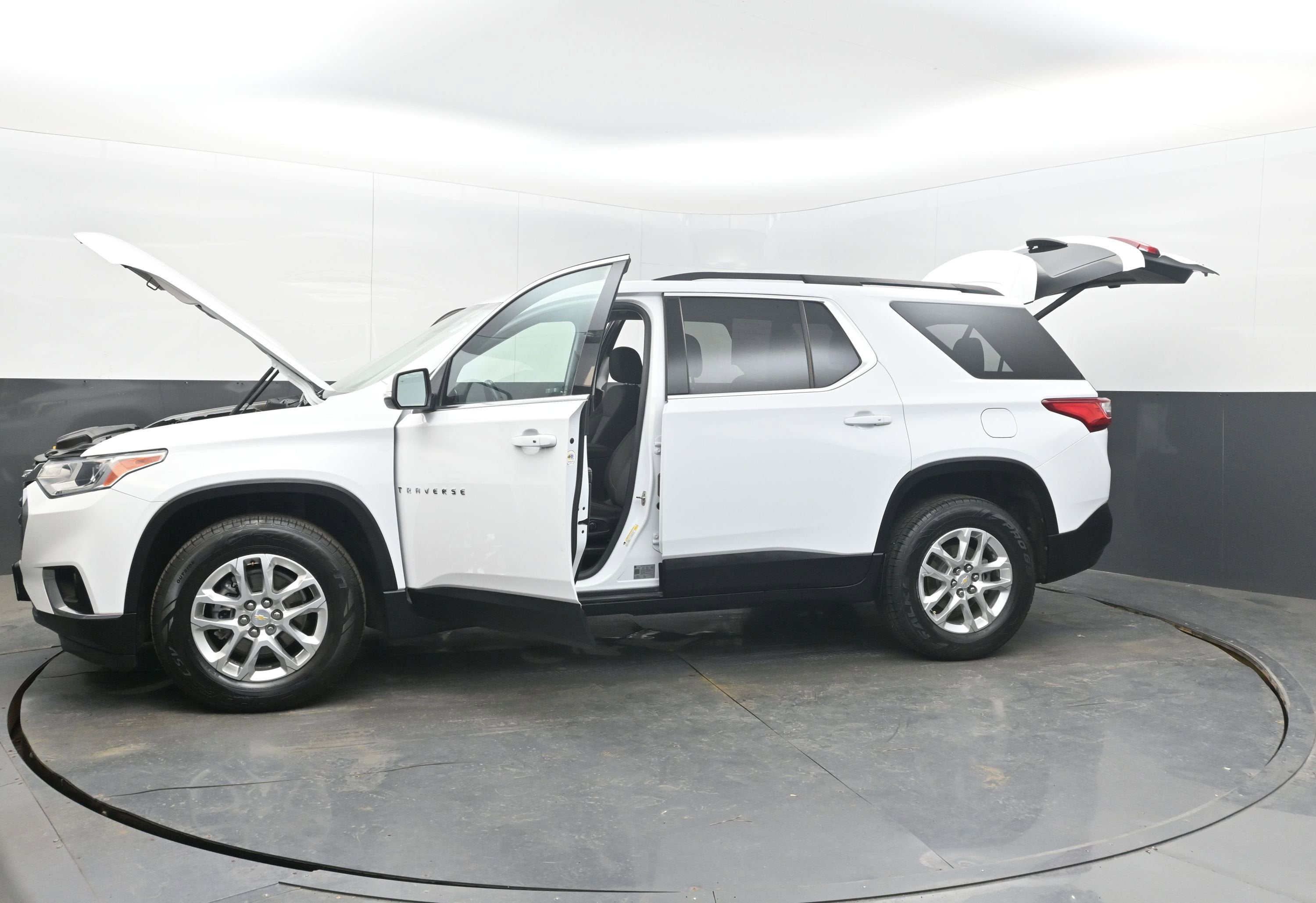 2021 Chevrolet Traverse LT Cloth