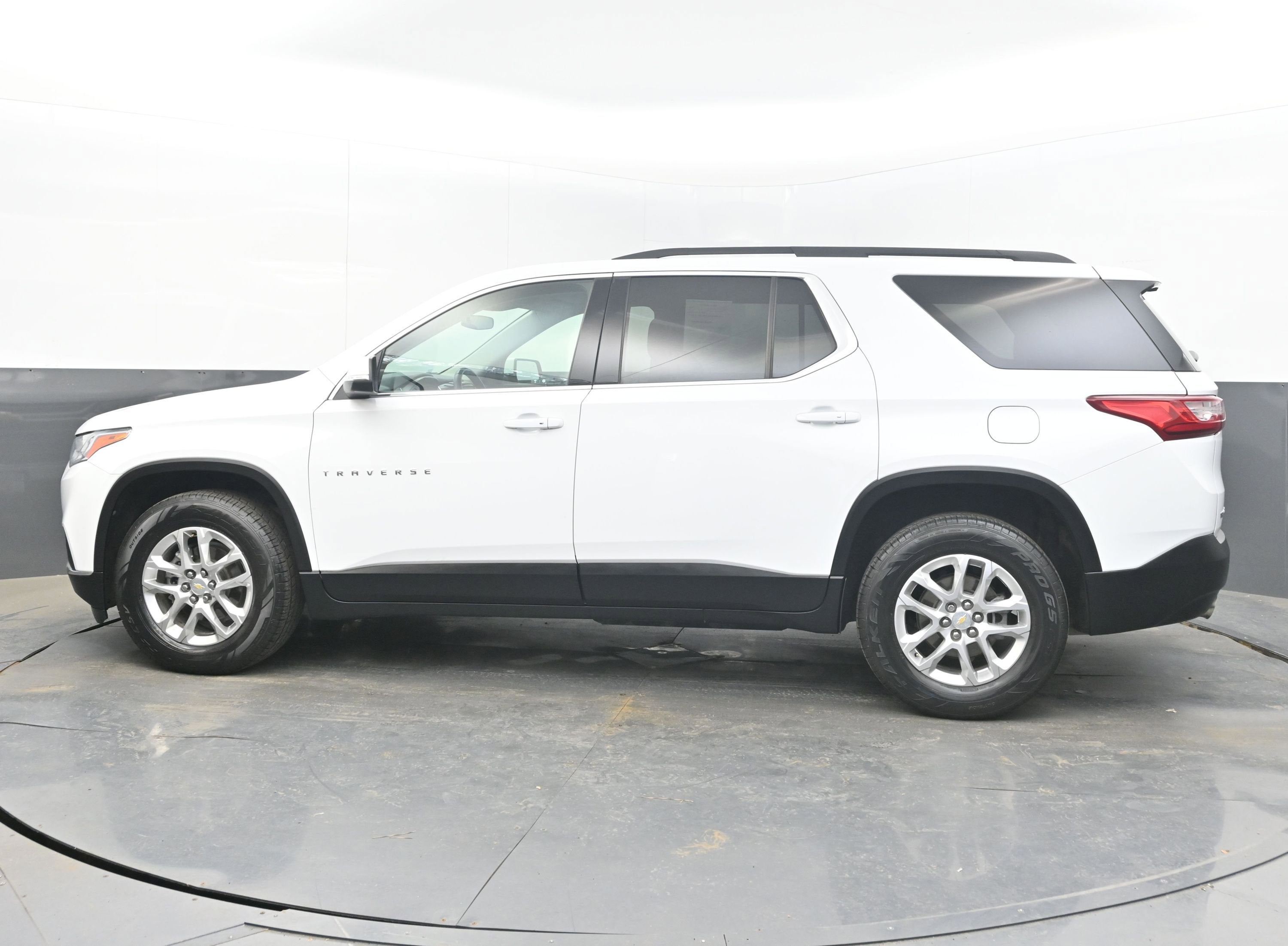 2021 Chevrolet Traverse LT Cloth
