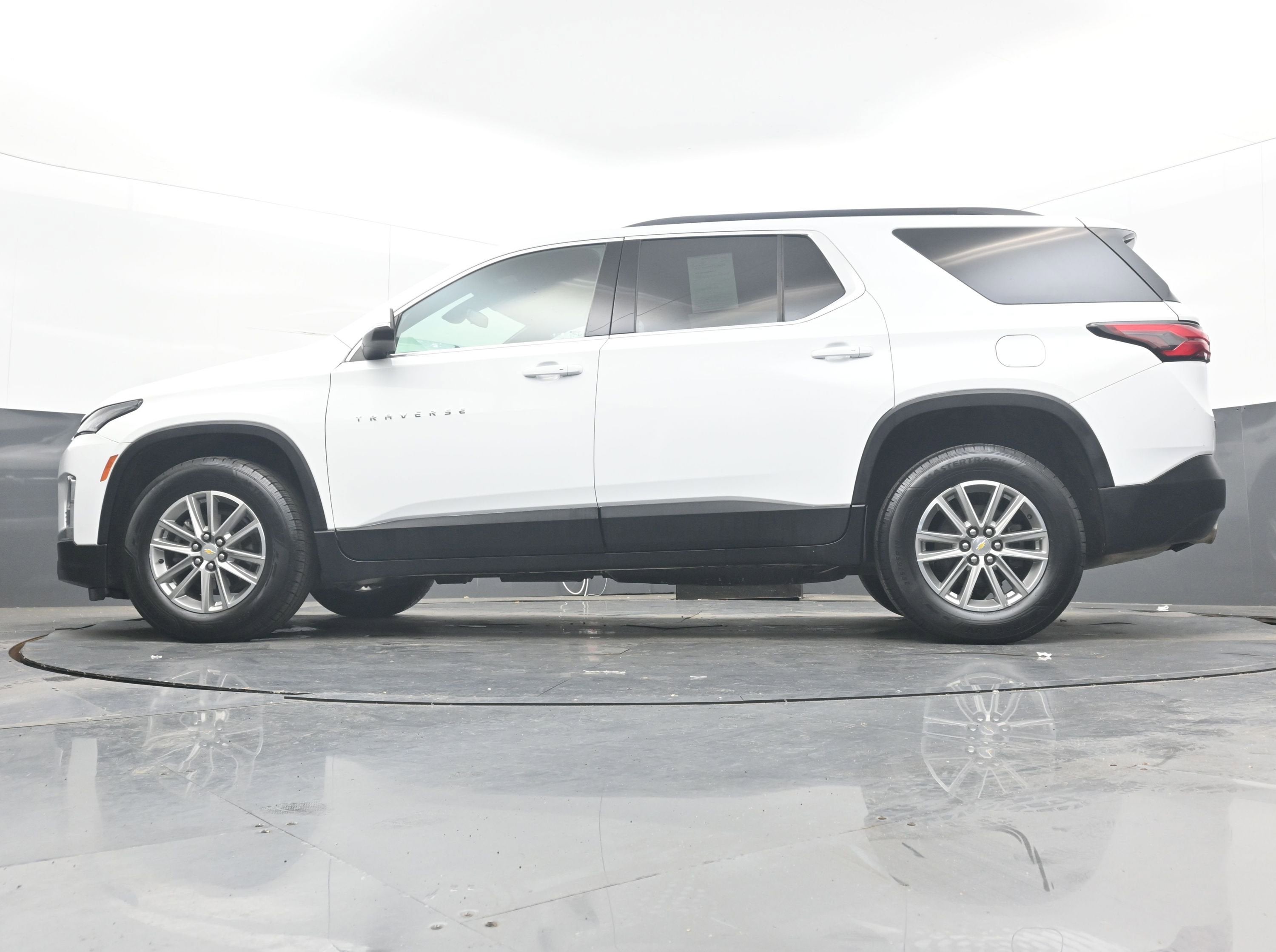 2022 Chevrolet Traverse LT Leather