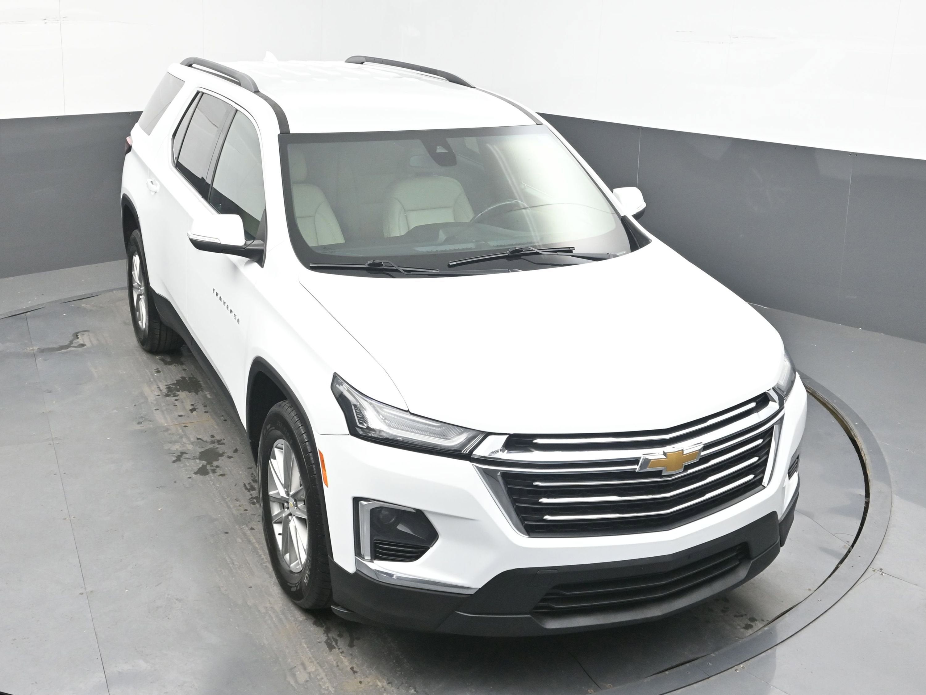 2022 Chevrolet Traverse LT Leather