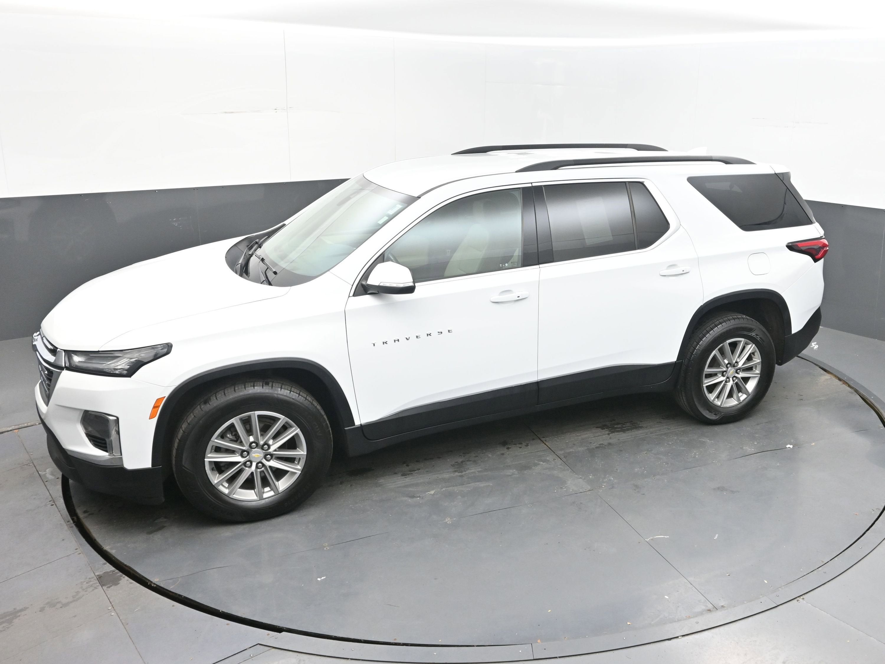 2022 Chevrolet Traverse LT Leather