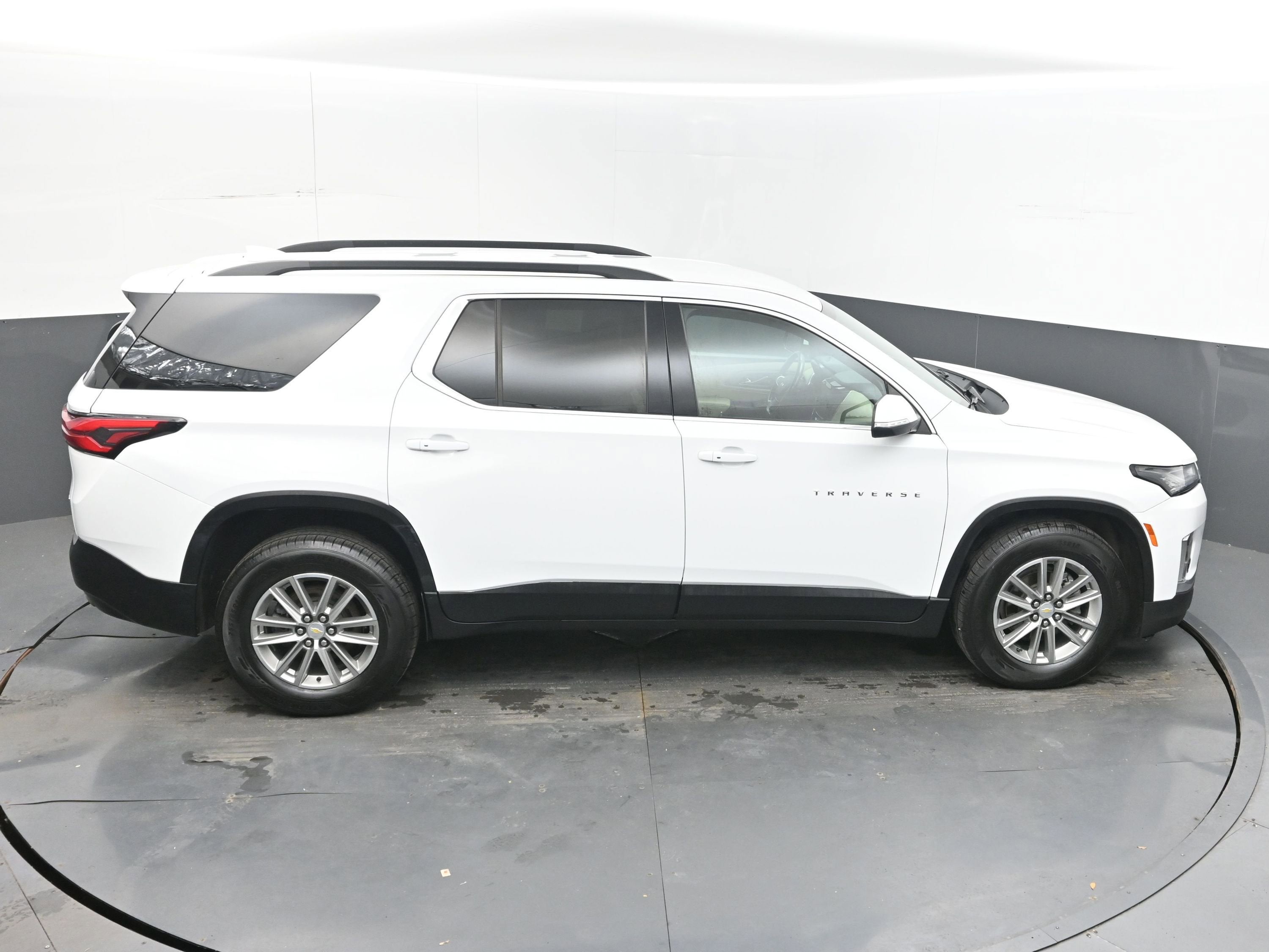 2022 Chevrolet Traverse LT Leather