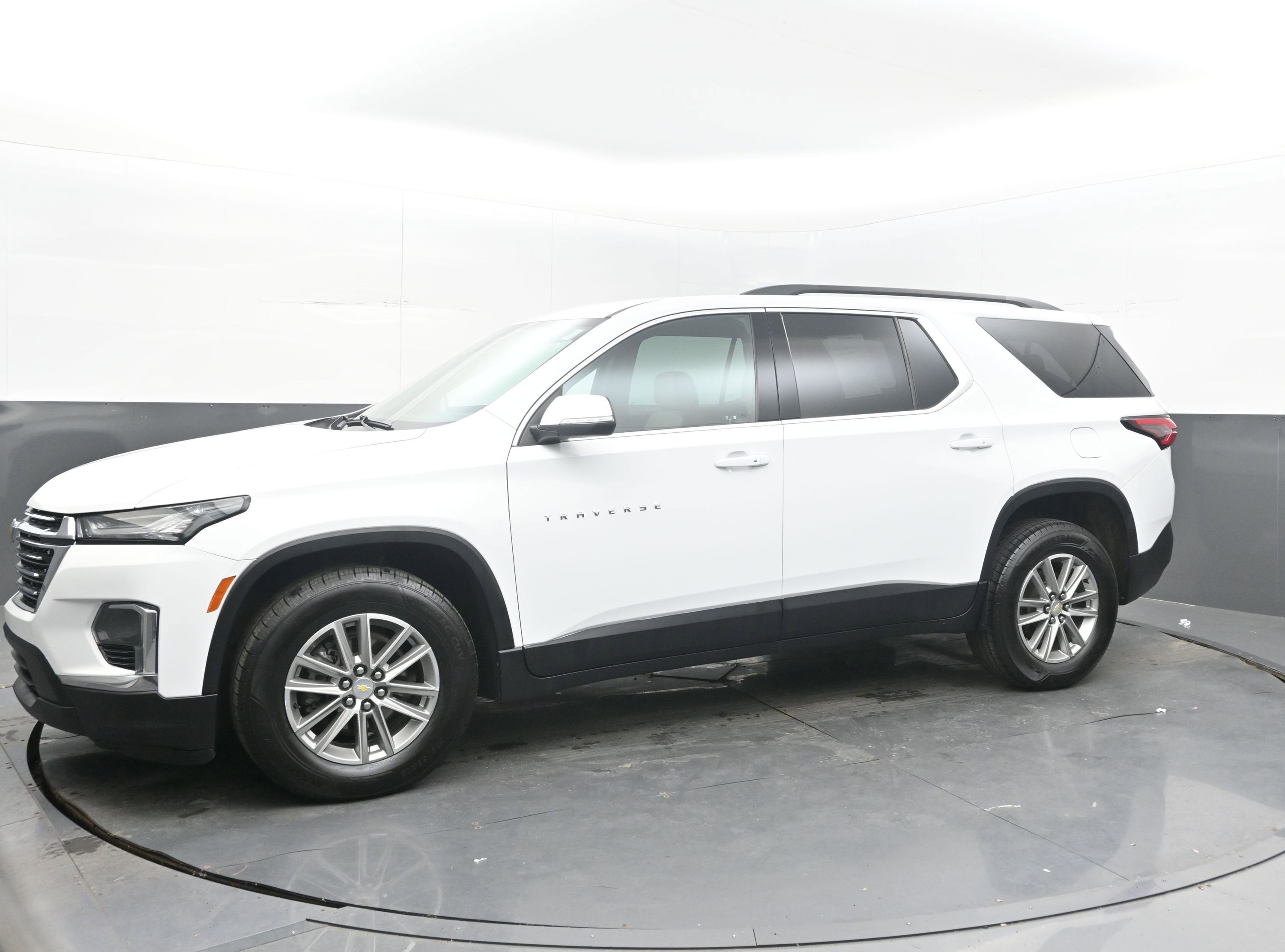 2022 Chevrolet Traverse LT Leather