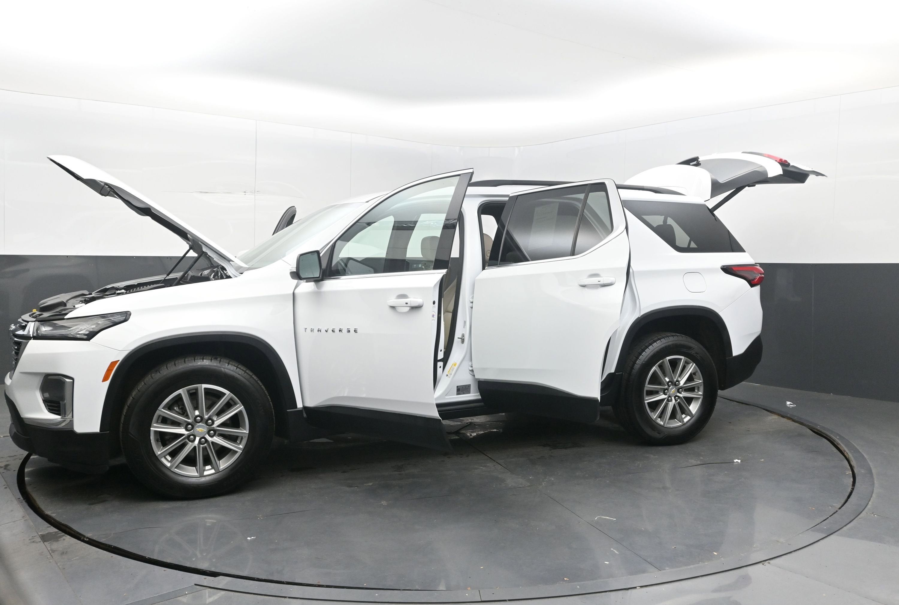 2022 Chevrolet Traverse LT Leather