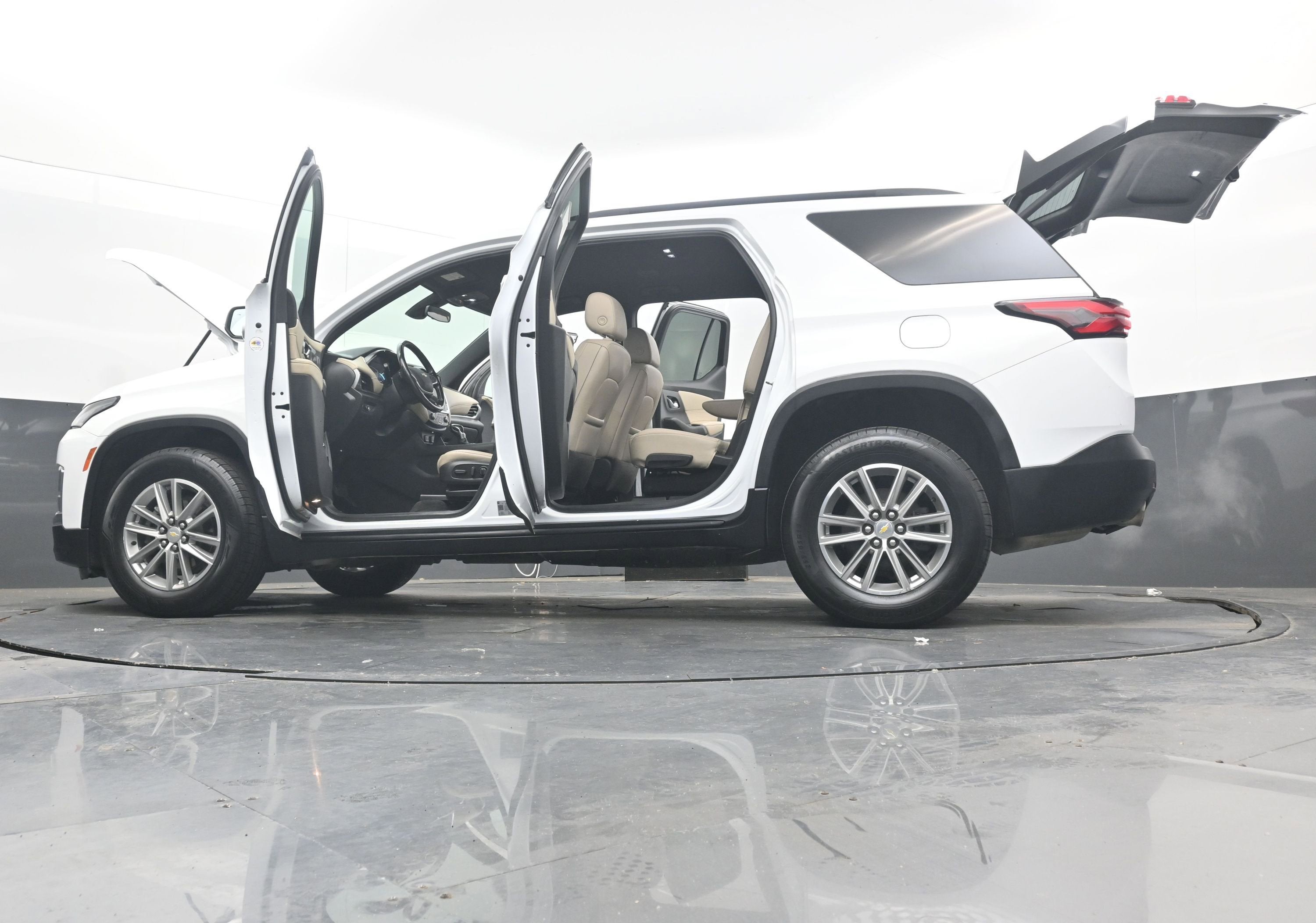 2022 Chevrolet Traverse LT Leather
