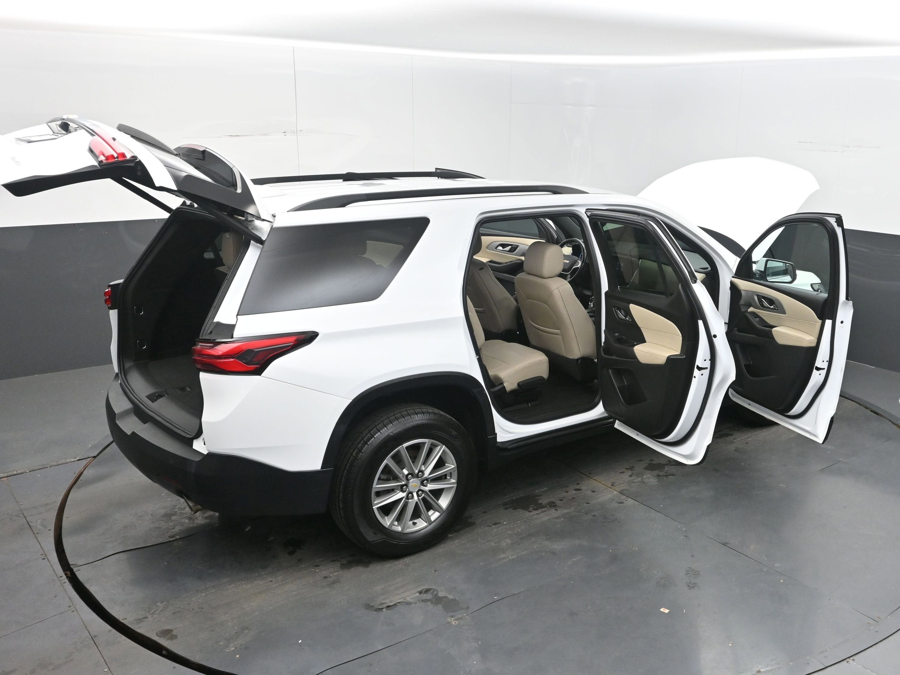 2022 Chevrolet Traverse LT Leather