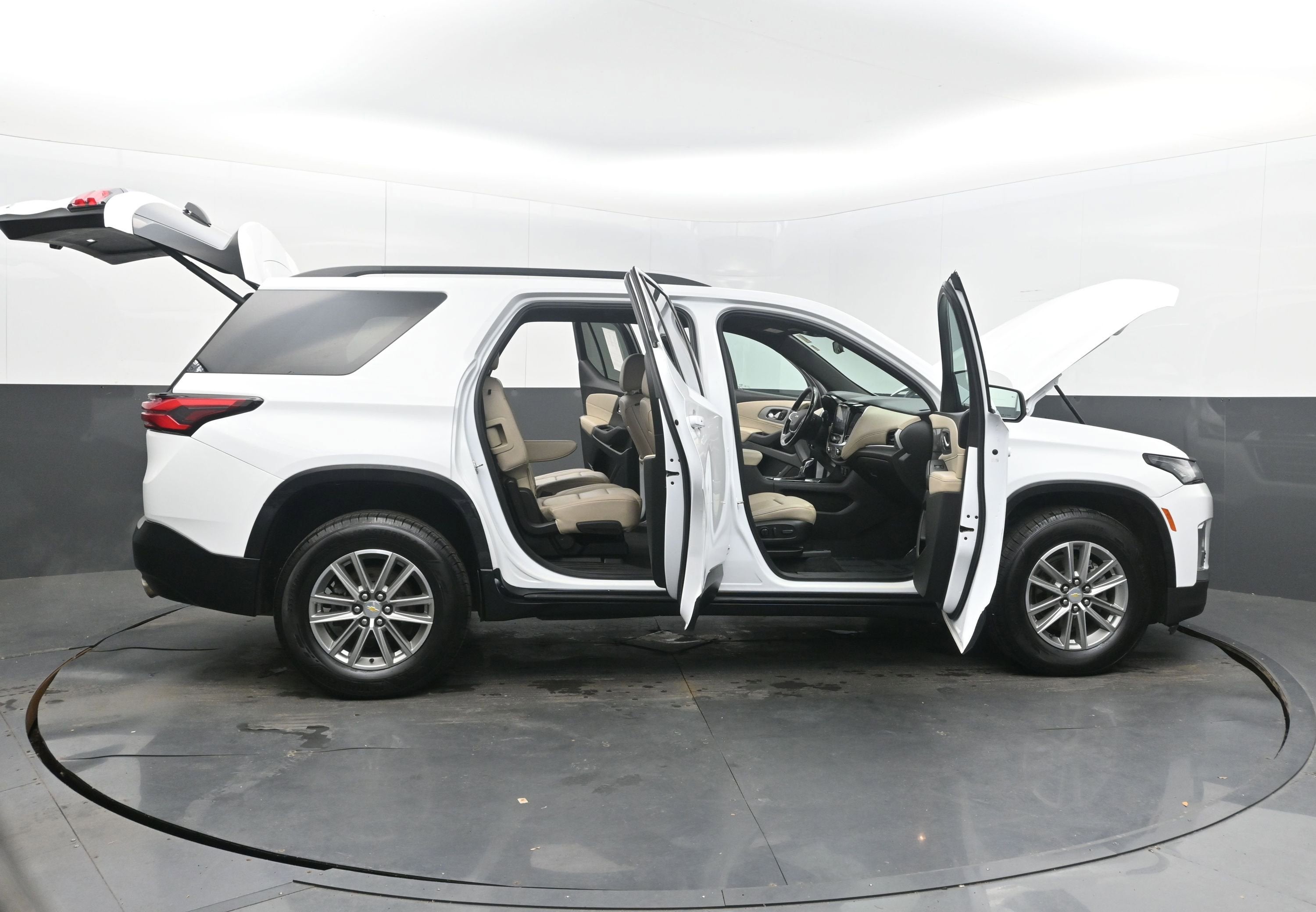 2022 Chevrolet Traverse LT Leather