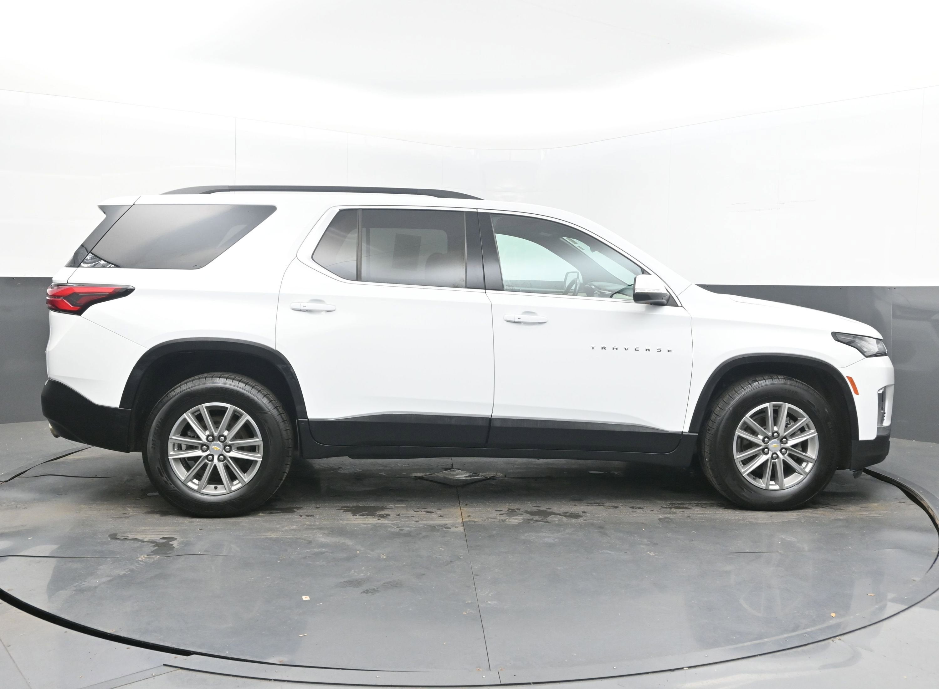 2022 Chevrolet Traverse LT Leather