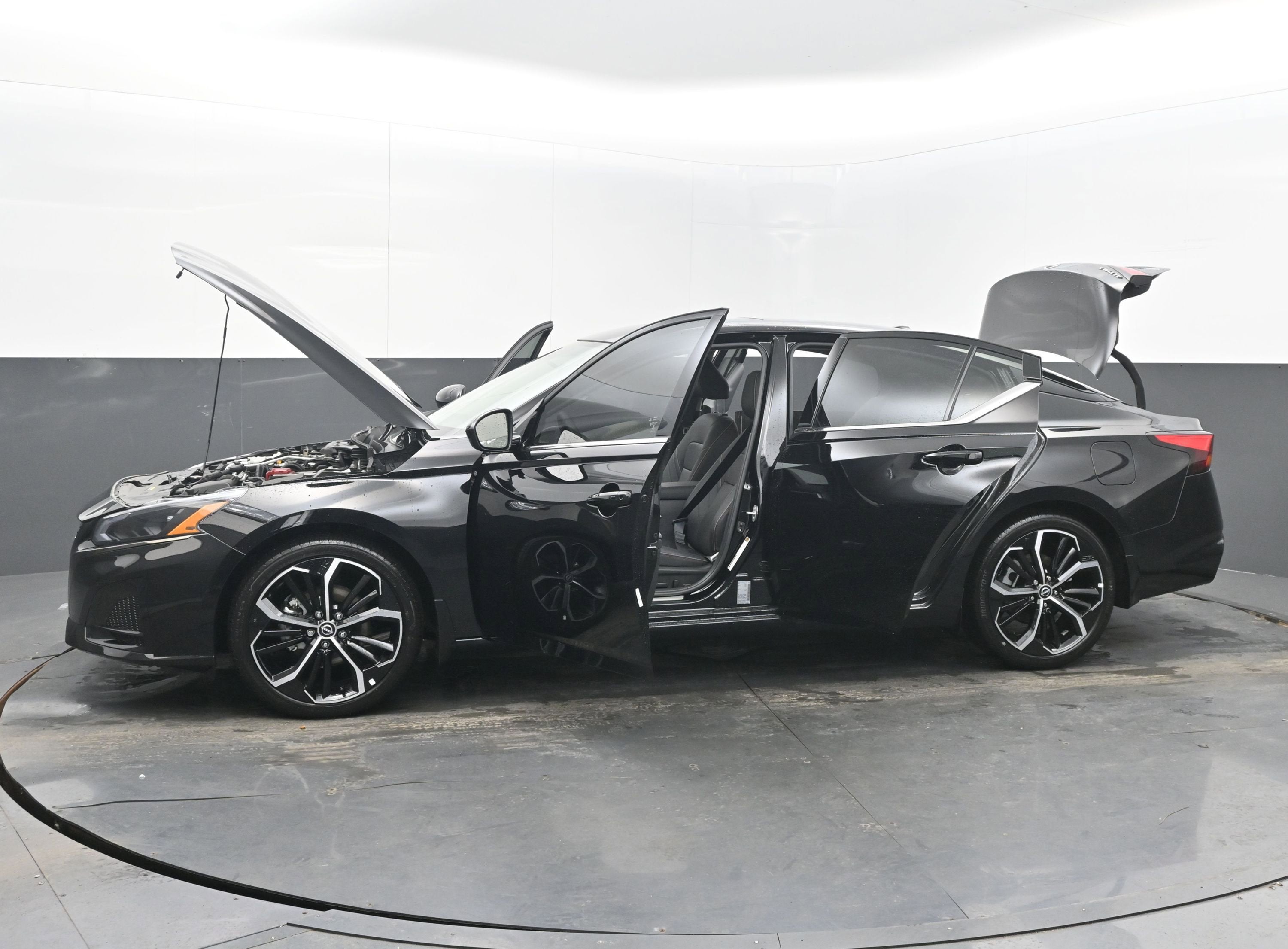 2025 Nissan ALTIMA SR