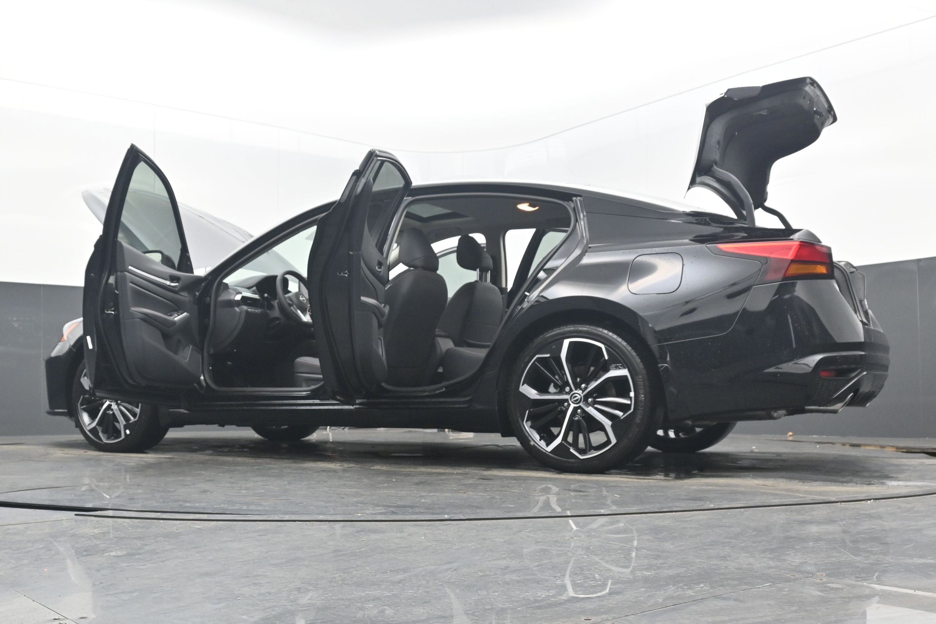 2025 Nissan ALTIMA SR