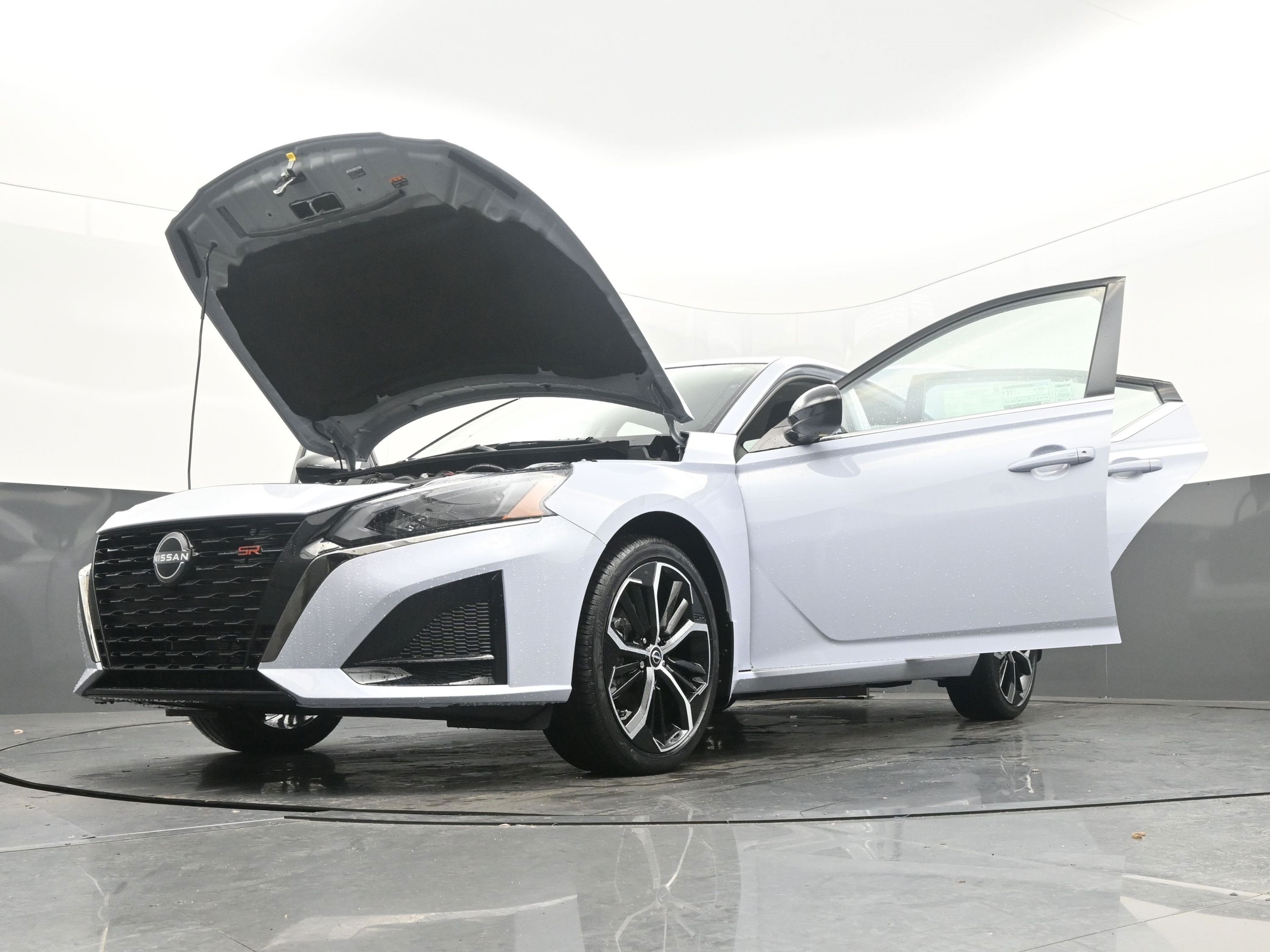 2025 Nissan ALTIMA SR