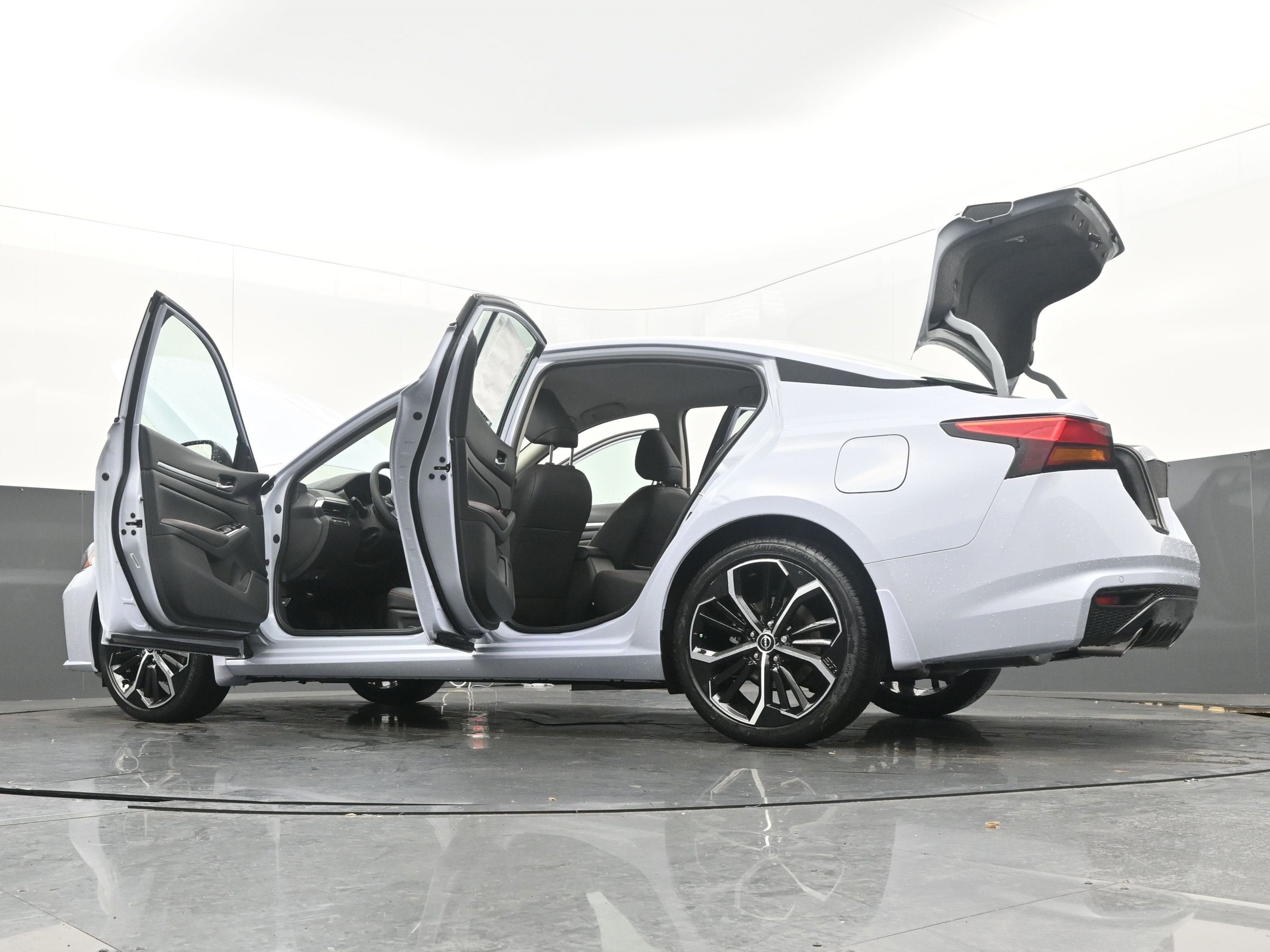 2025 Nissan ALTIMA SR