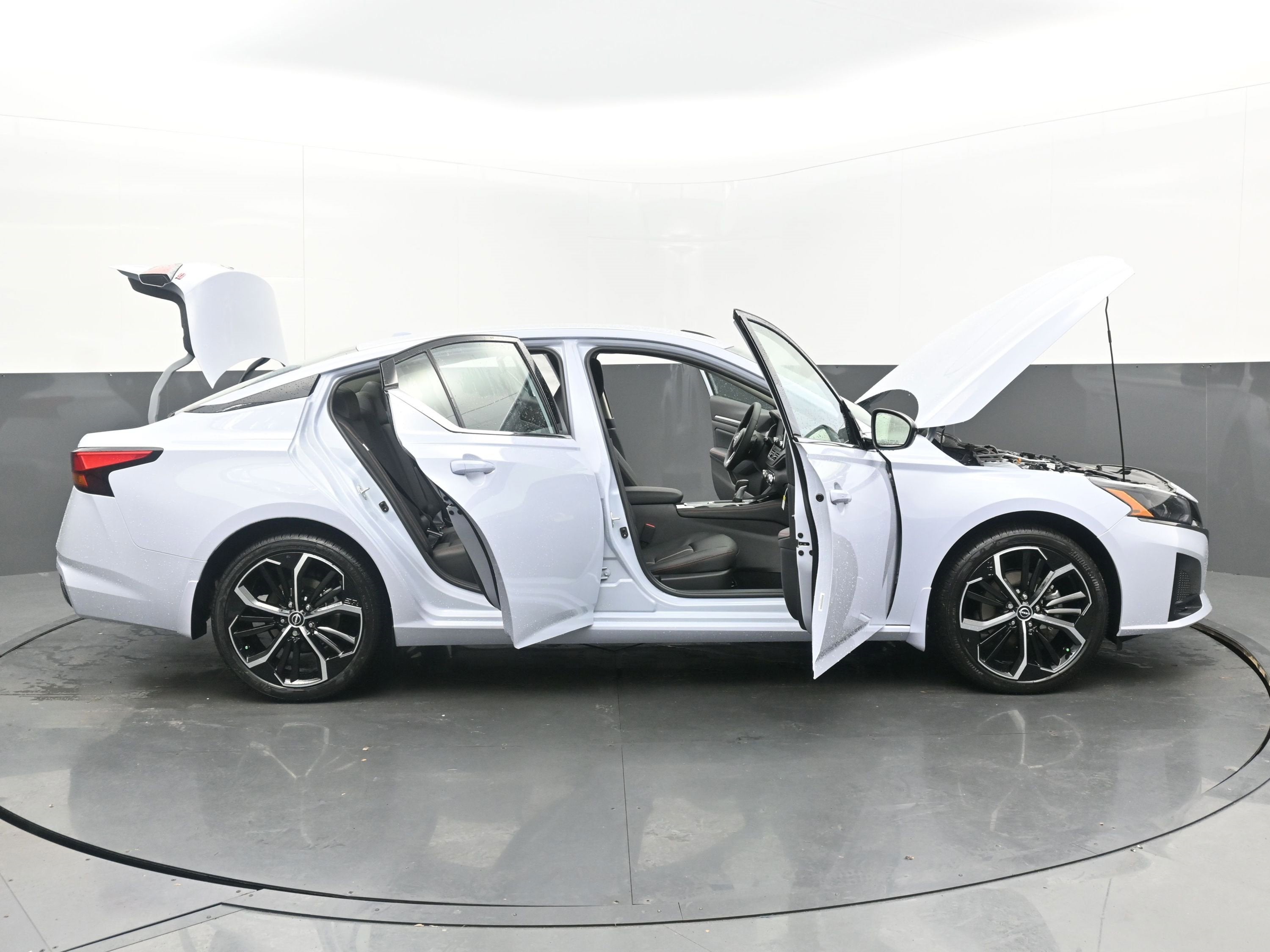 2025 Nissan ALTIMA SR