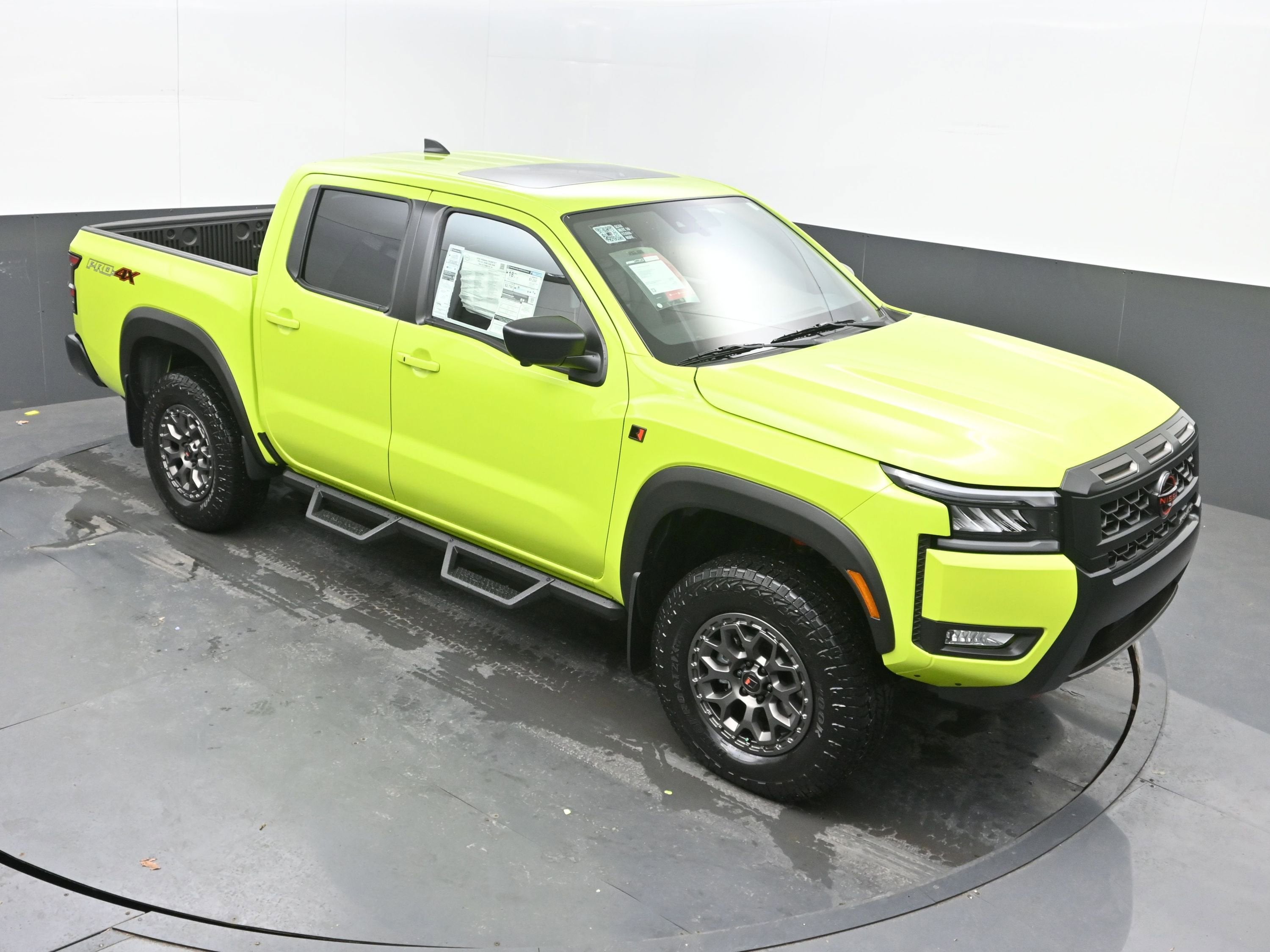 2026 Nissan FRONTIER PRO-4X w/R Package