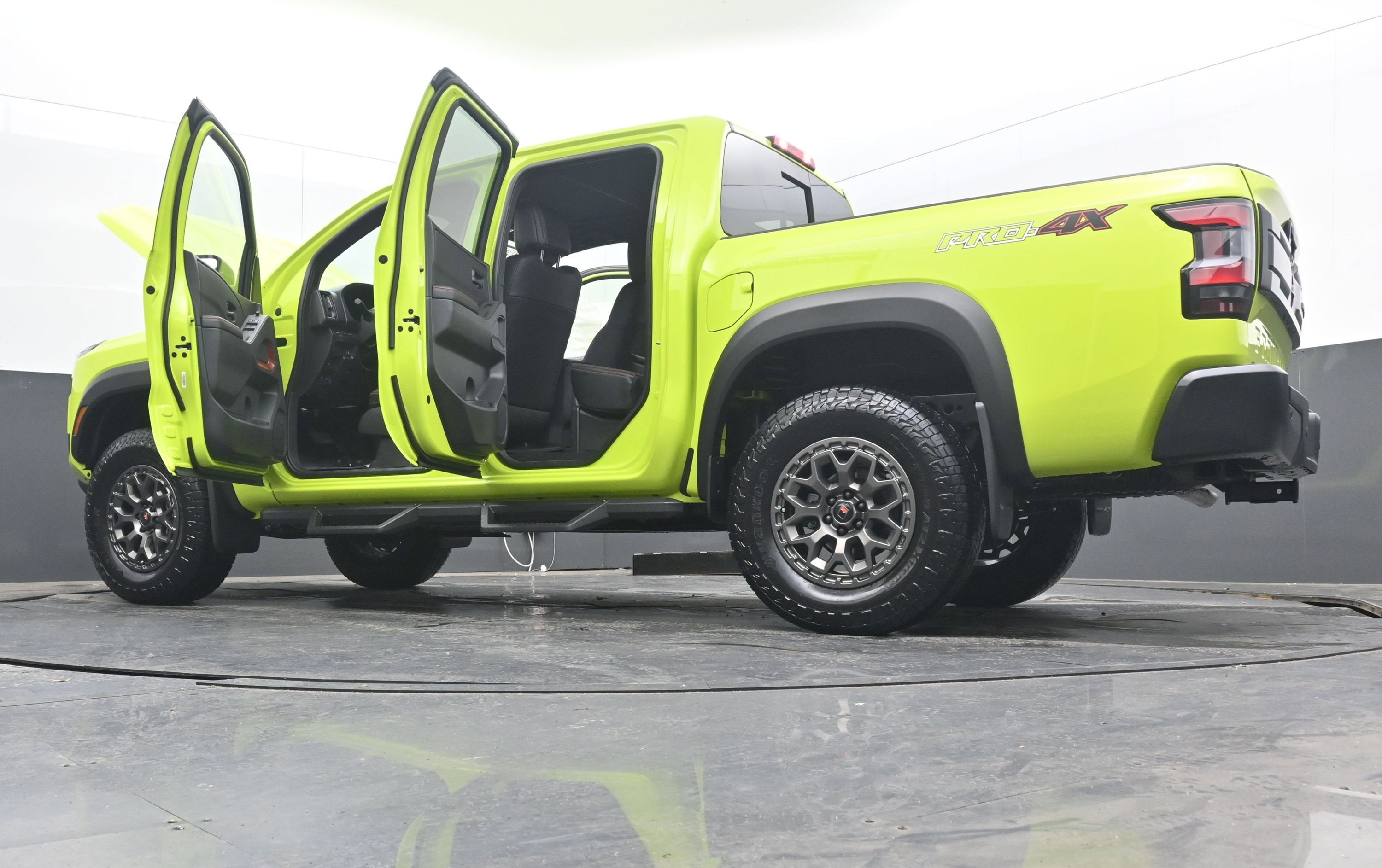 2026 Nissan FRONTIER PRO-4X w/R Package