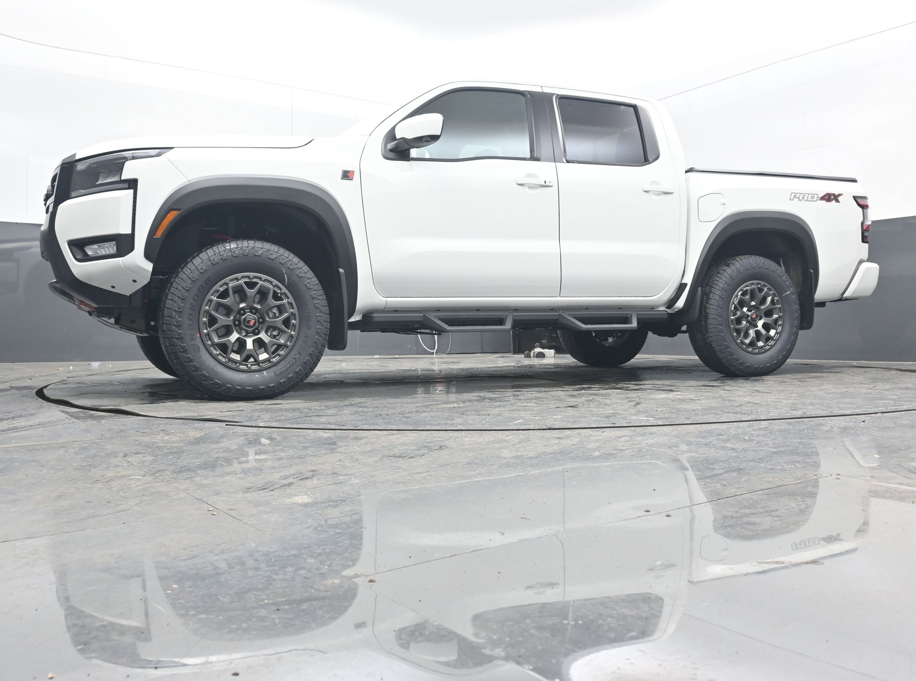 2026 Nissan FRONTIER PRO-4X w/R Package