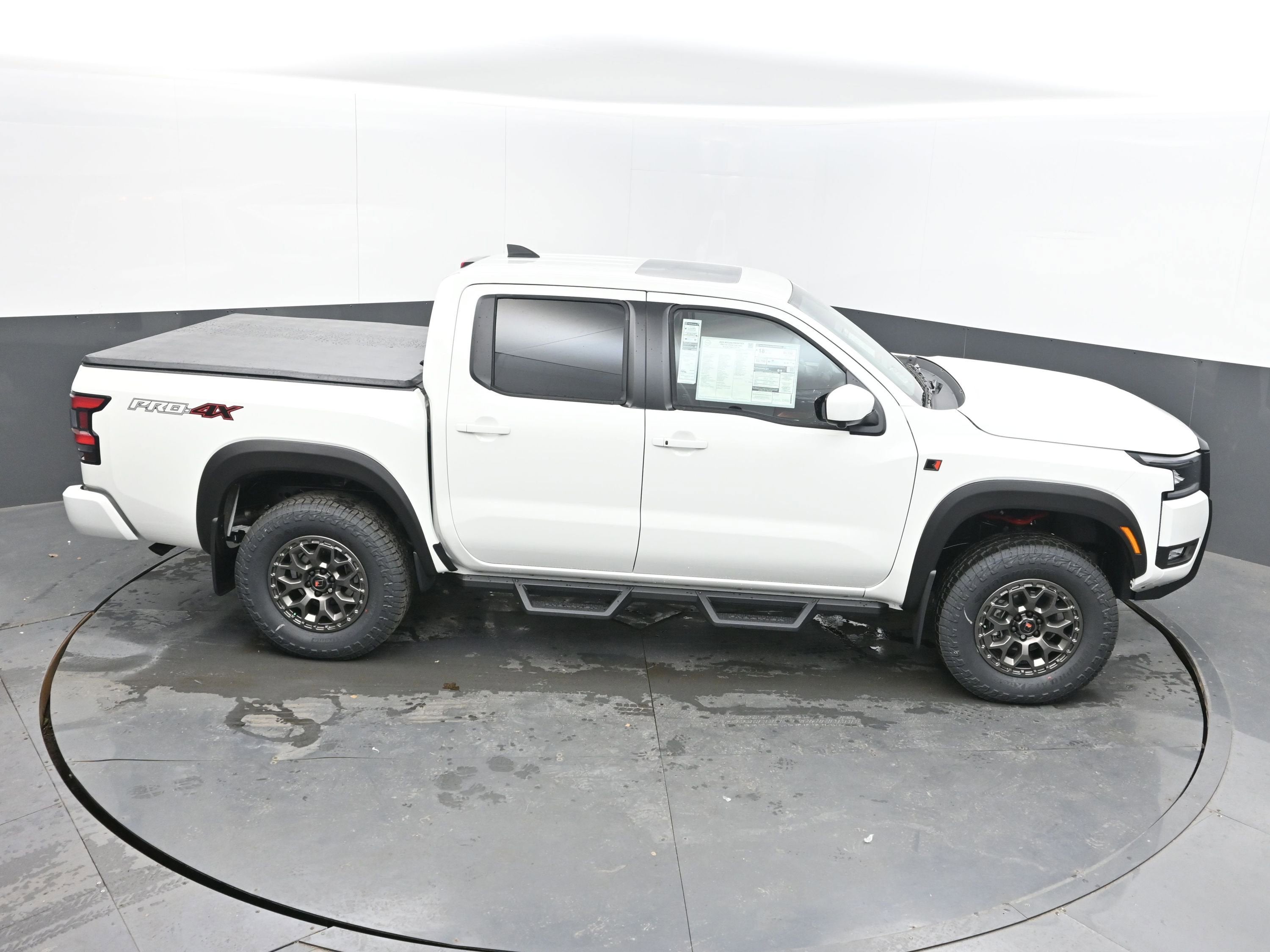 2026 Nissan FRONTIER PRO-4X w/R Package