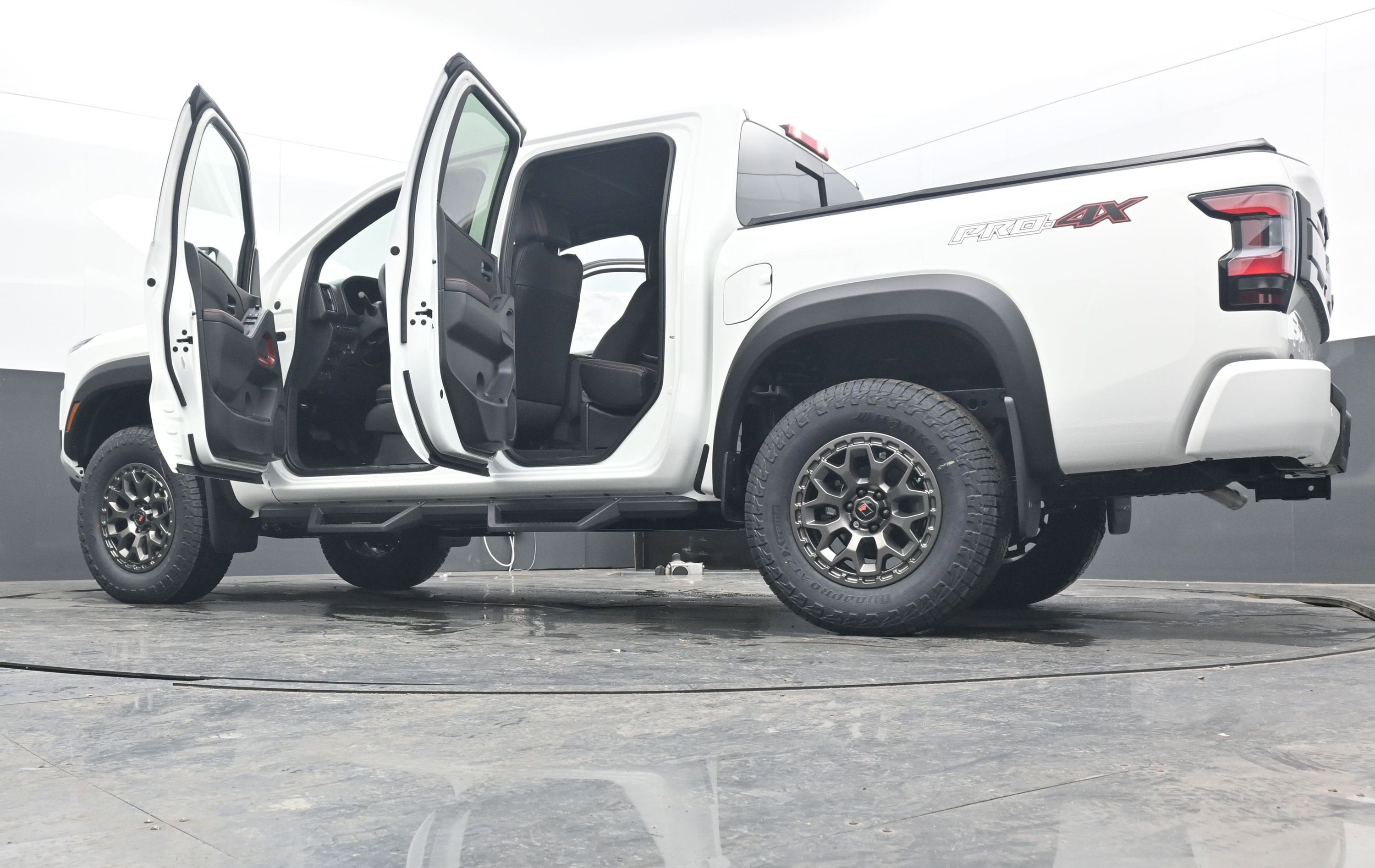 2026 Nissan FRONTIER PRO-4X w/R Package