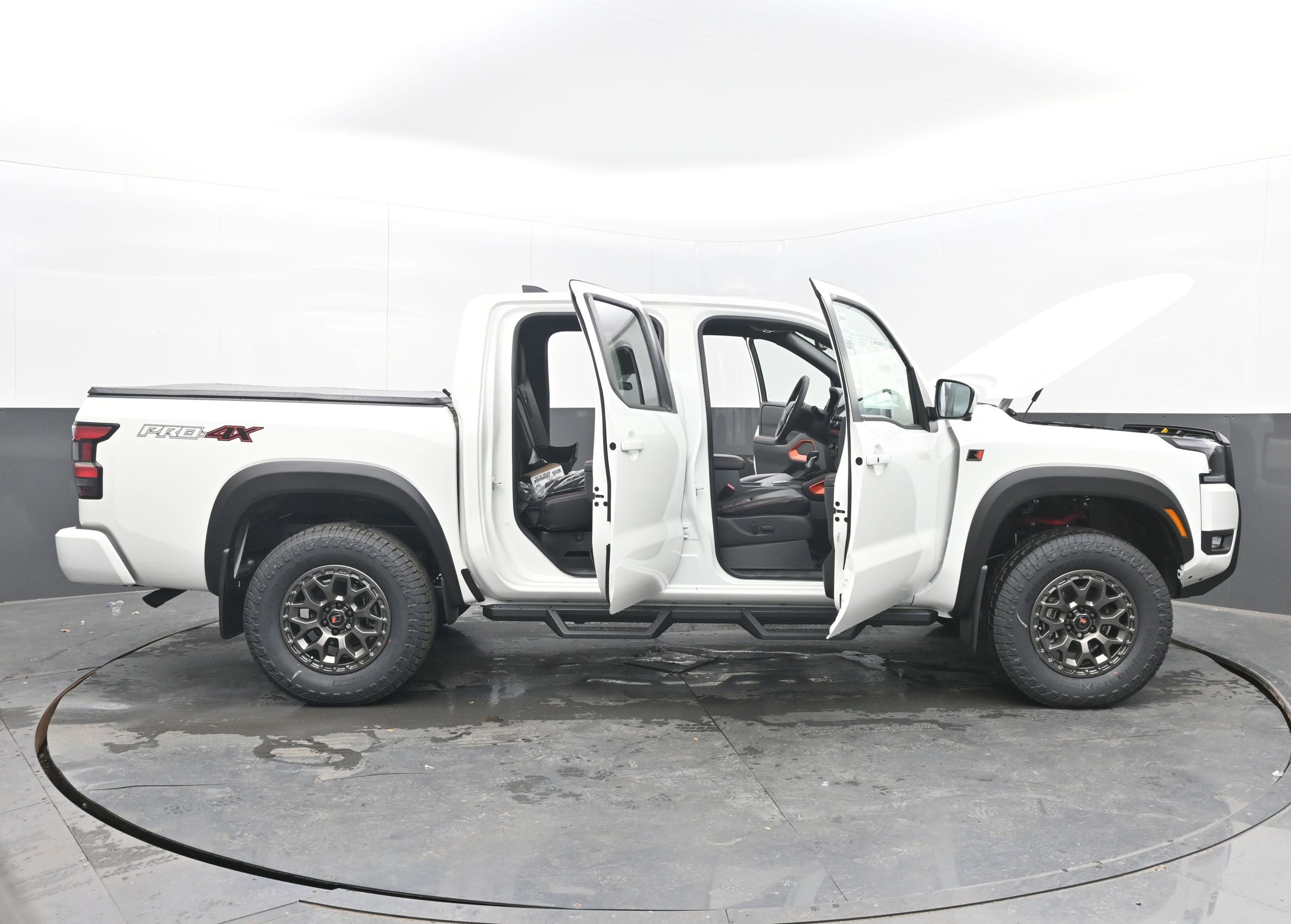 2026 Nissan FRONTIER PRO-4X w/R Package