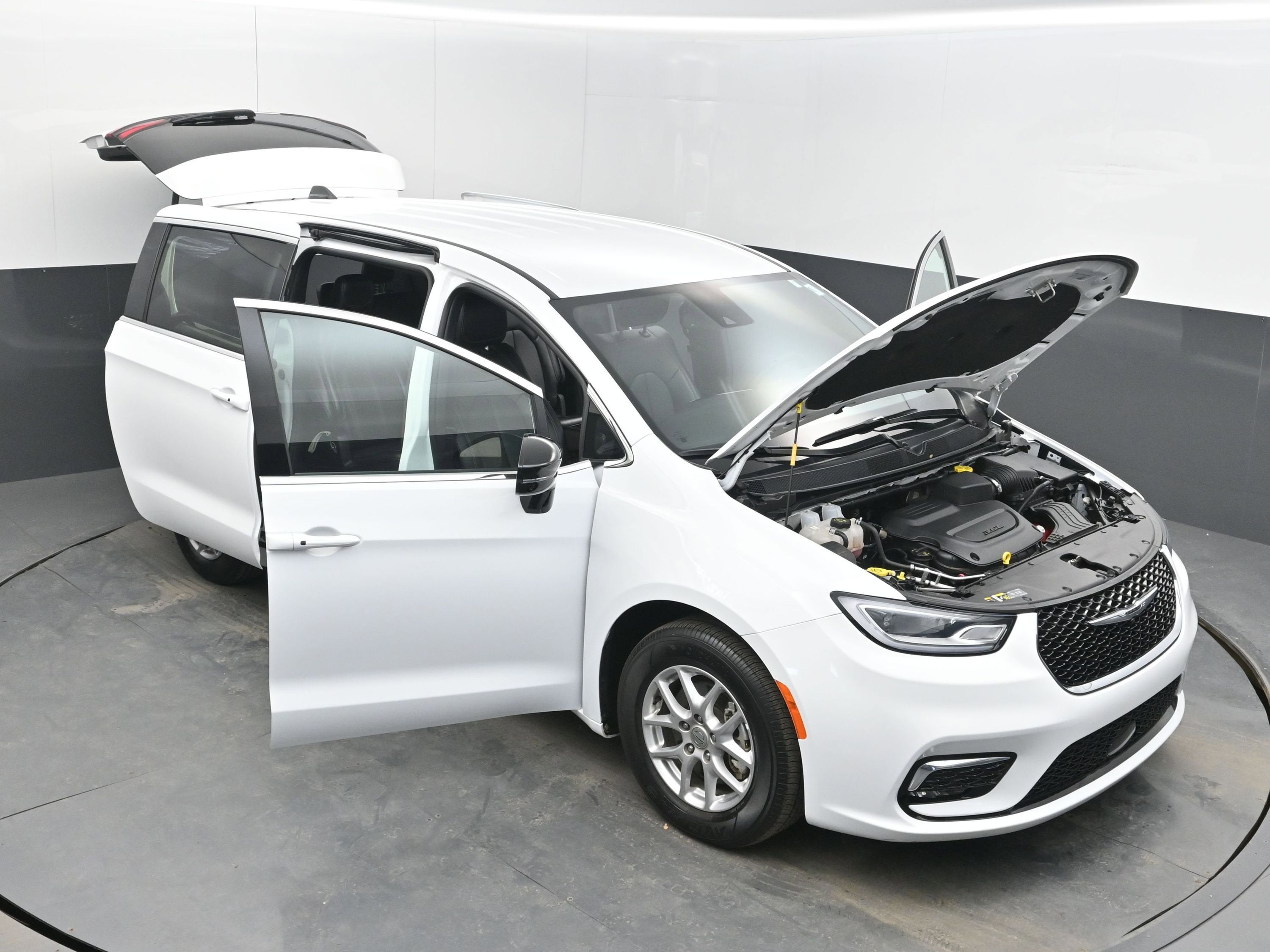 2025 Chrysler Pacifica Select