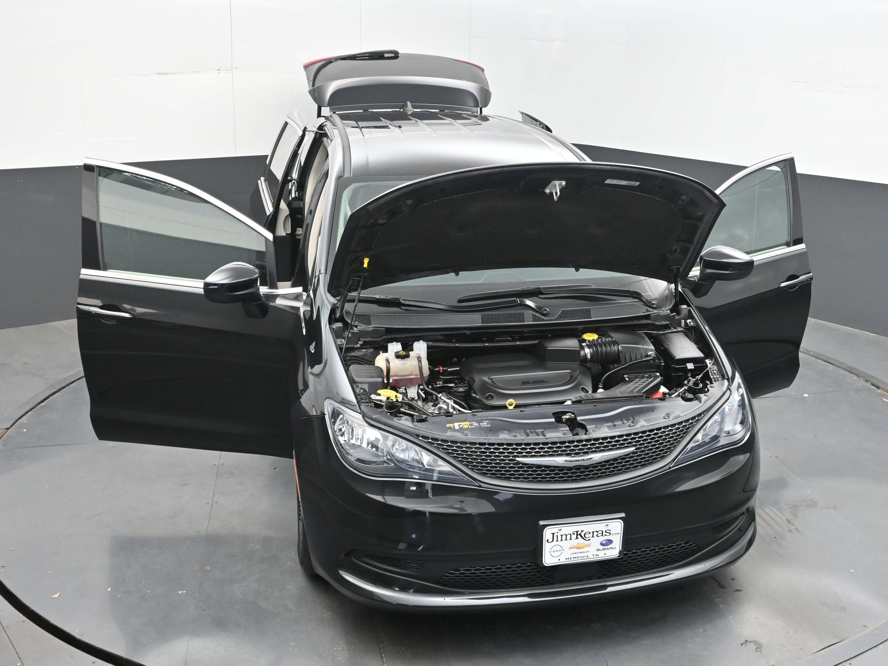 2023 Chrysler Voyager LX