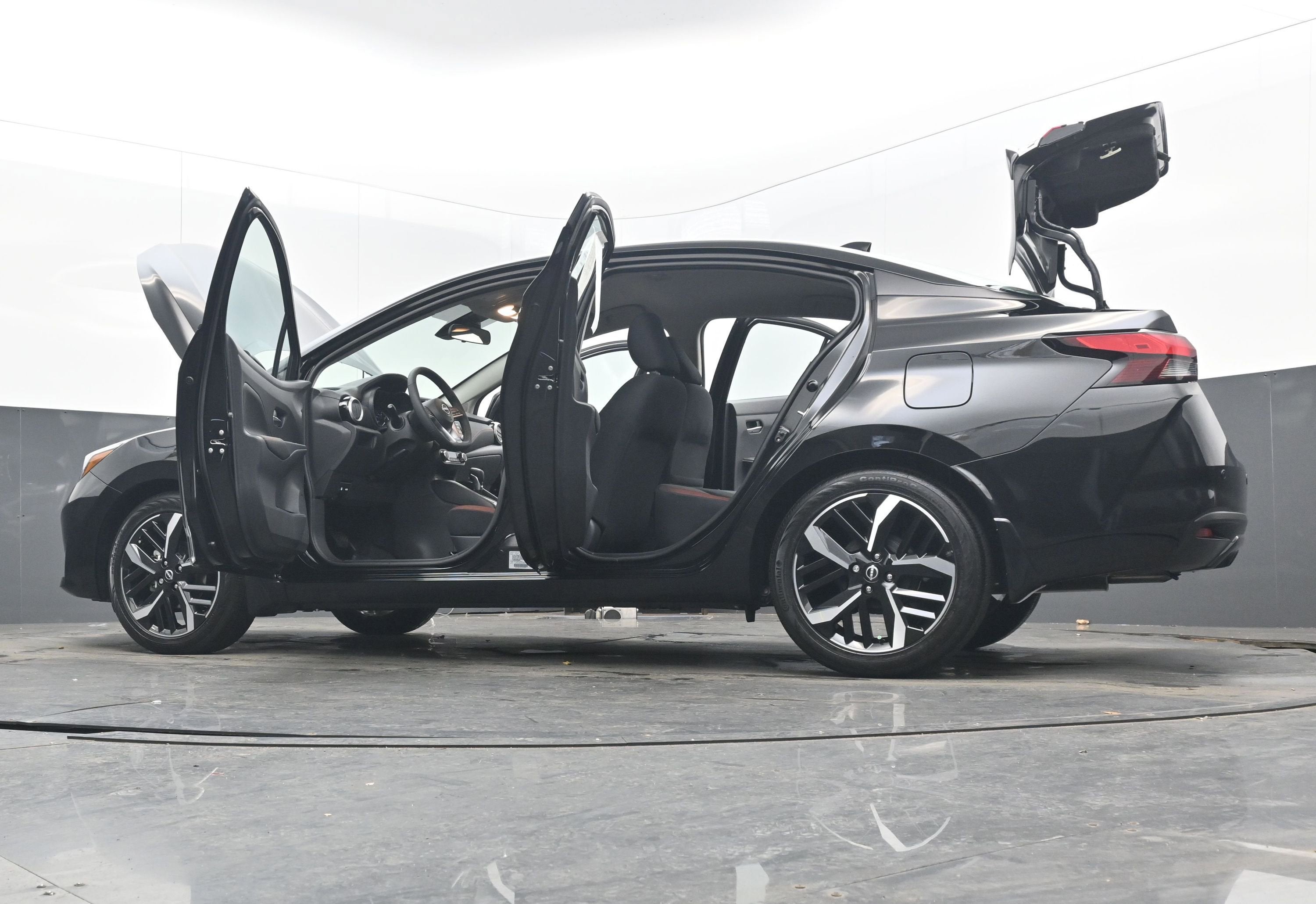 2025 Nissan Versa SR