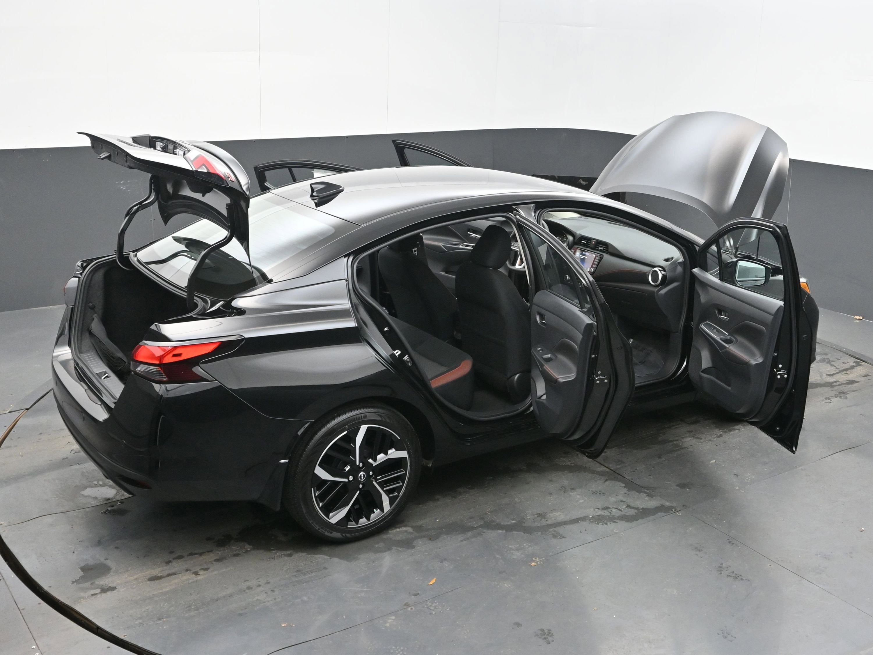 2025 Nissan Versa SR