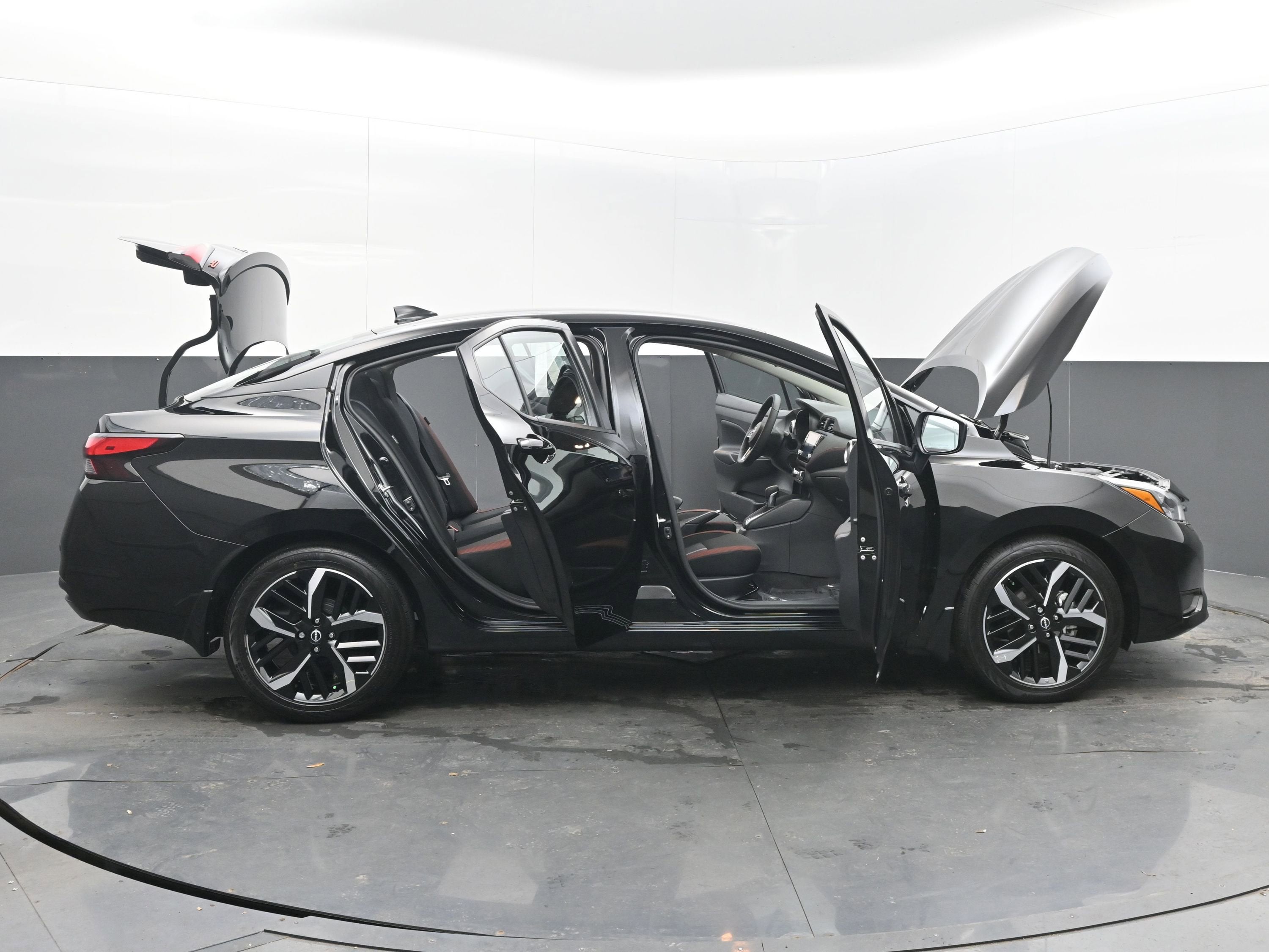 2025 Nissan Versa SR