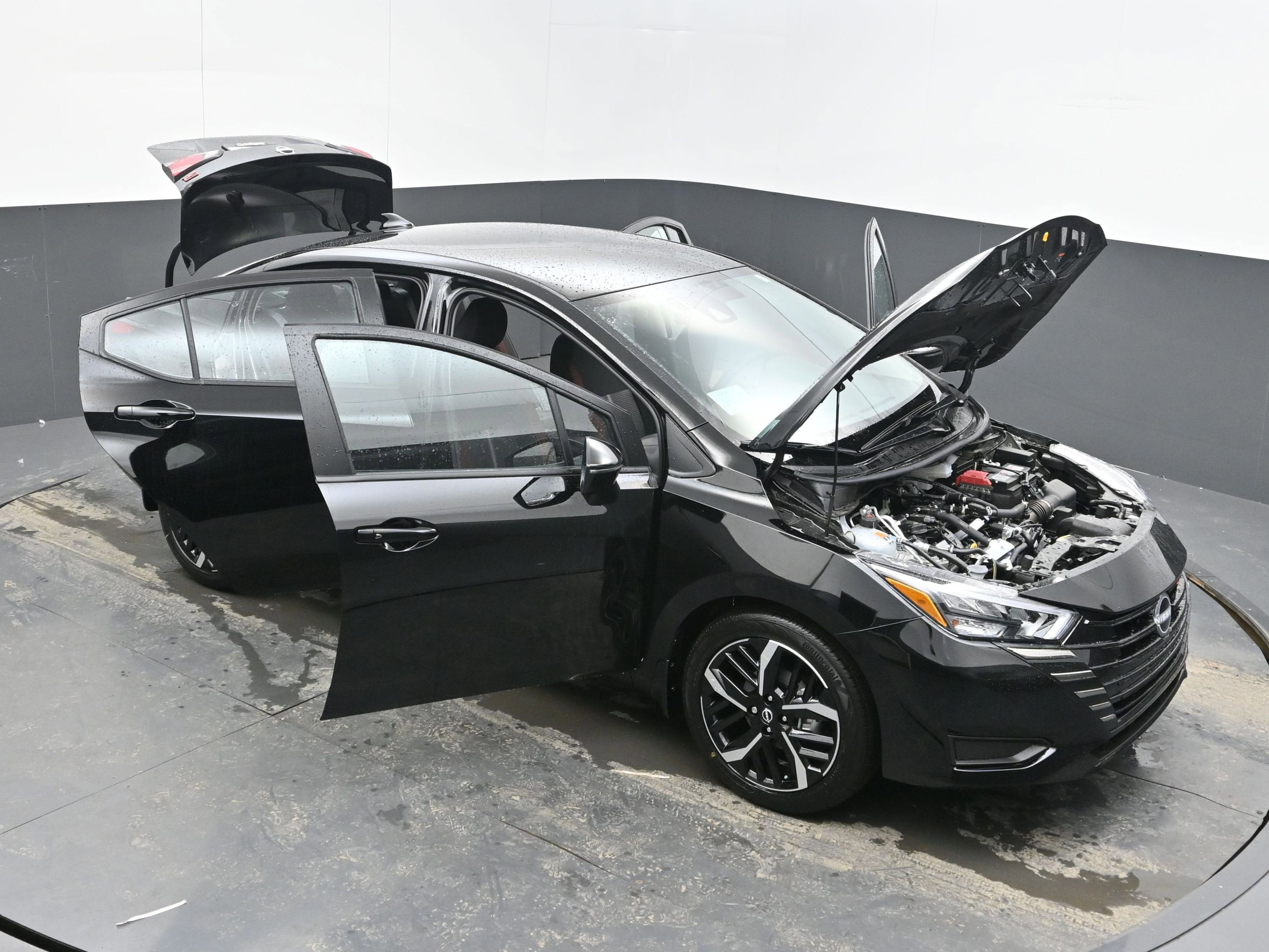 2025 Nissan VERSA SR