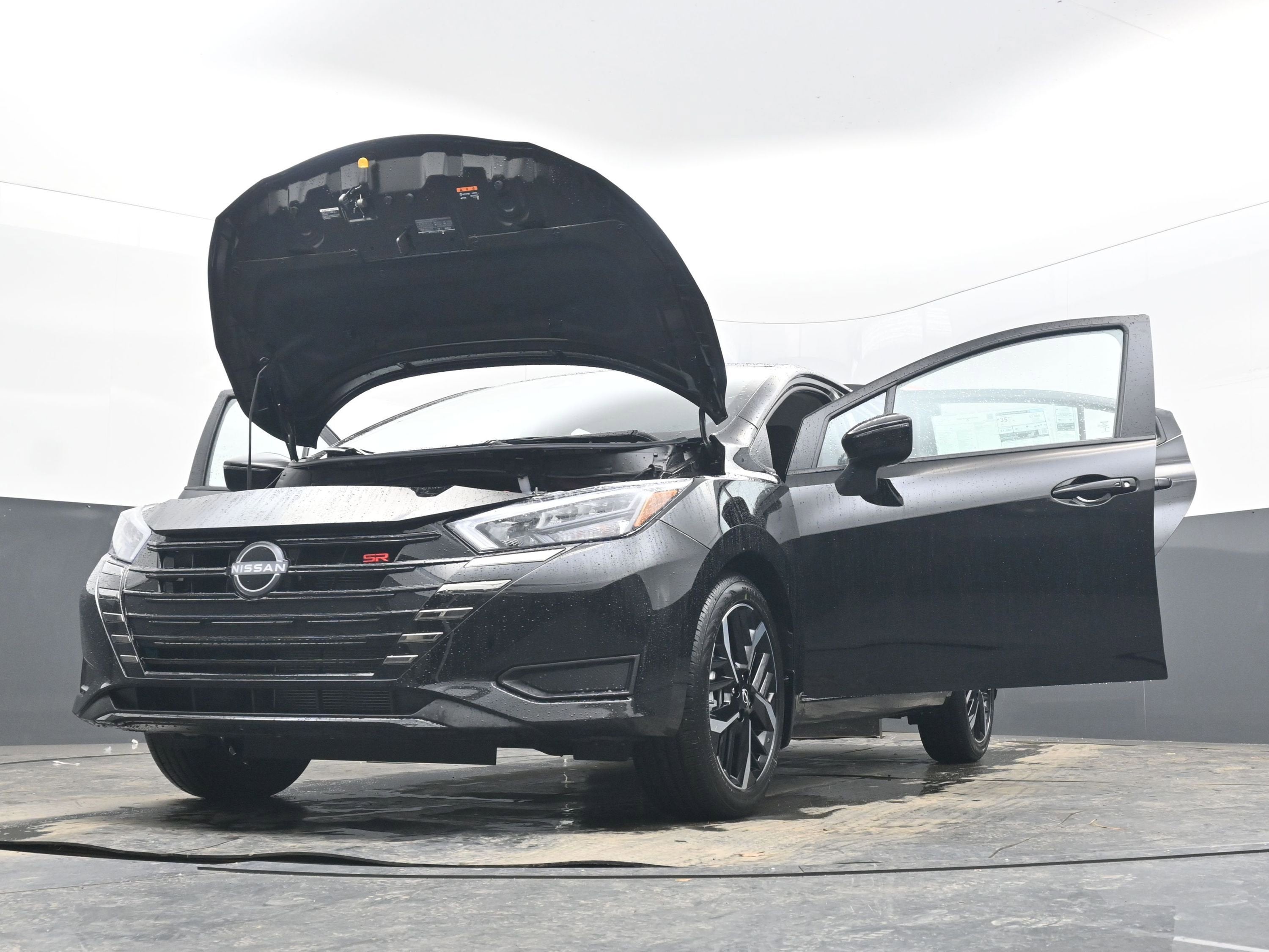 2025 Nissan VERSA SR