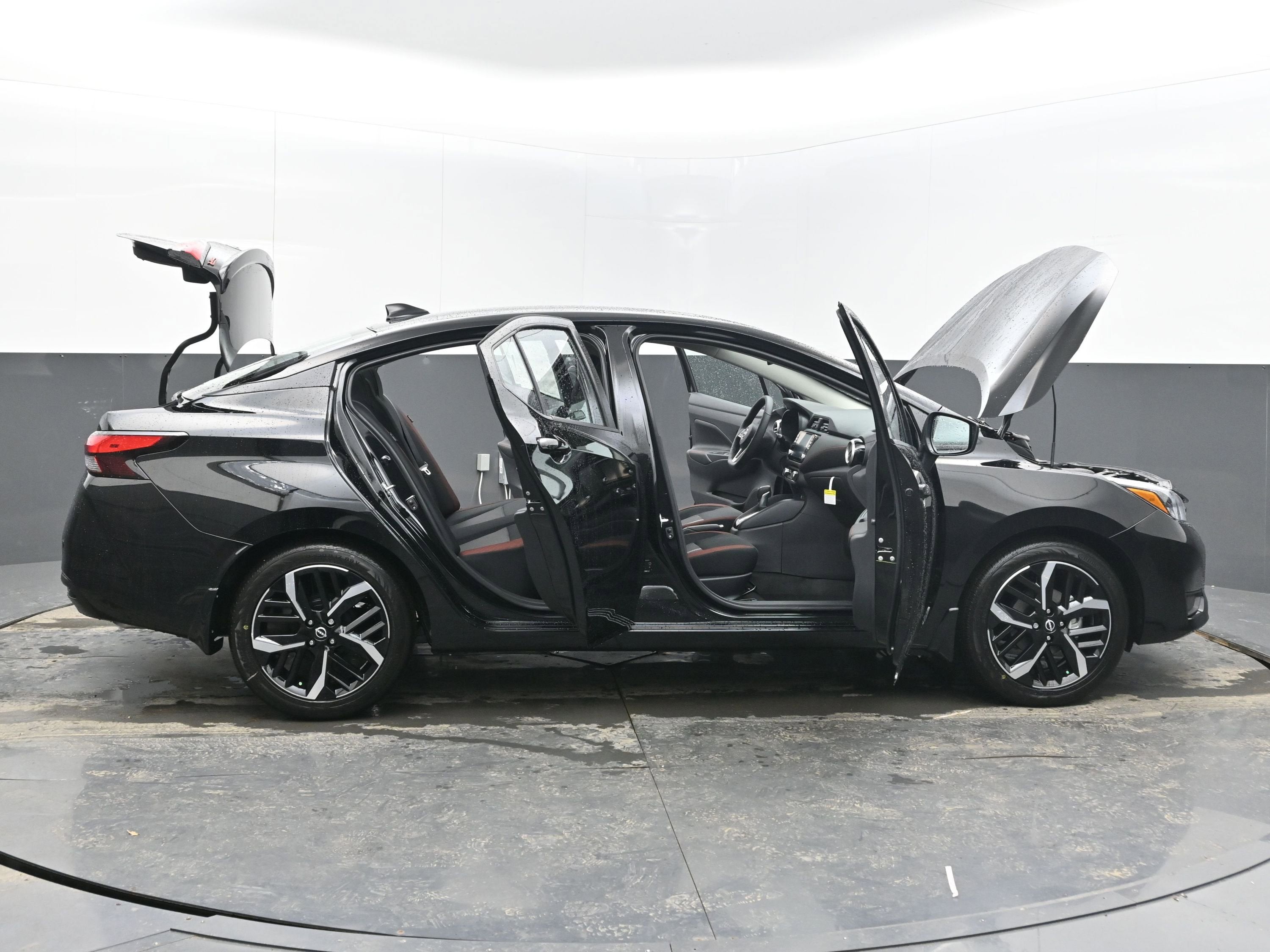 2025 Nissan VERSA SR