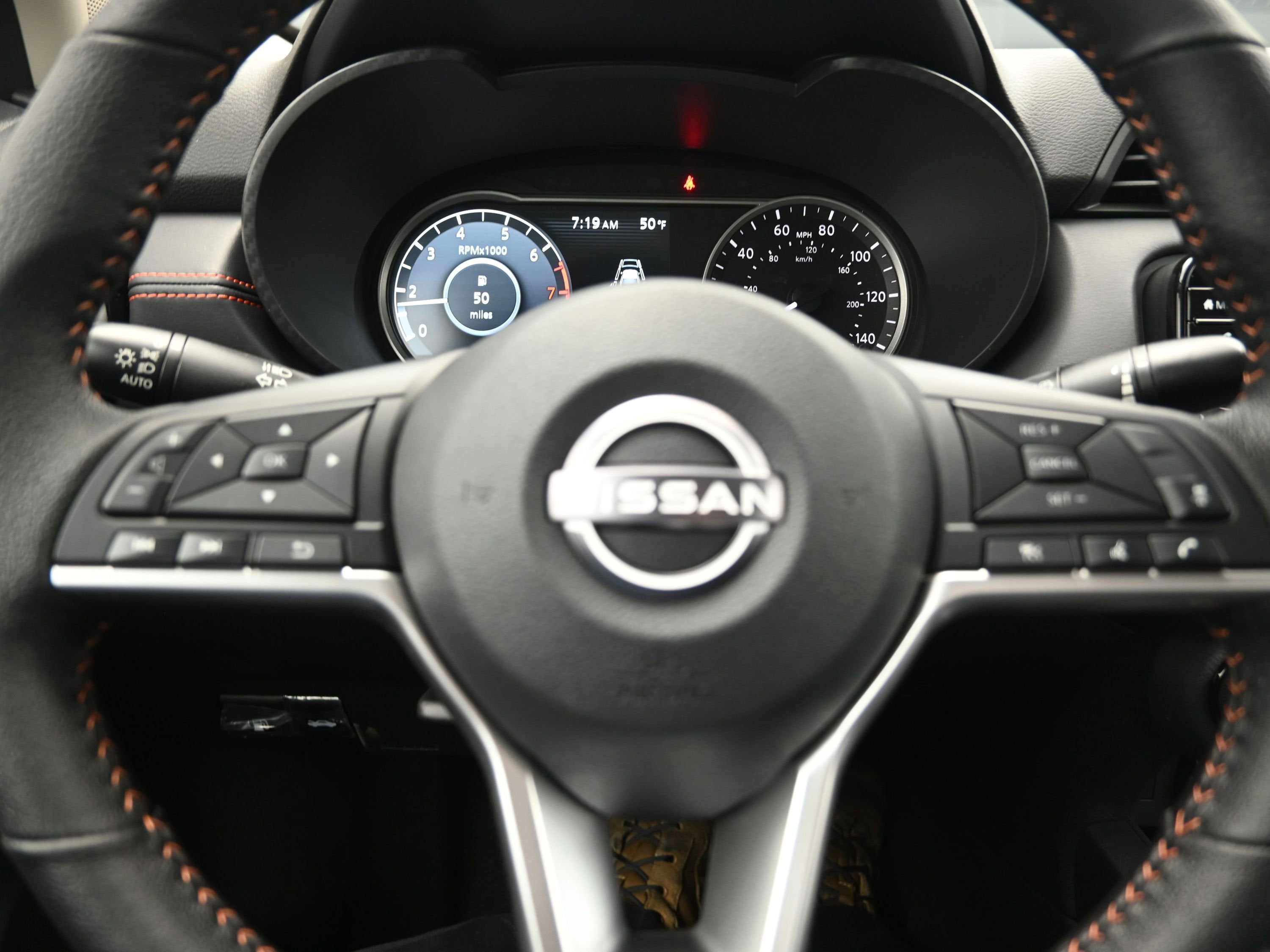 2025 Nissan VERSA SR