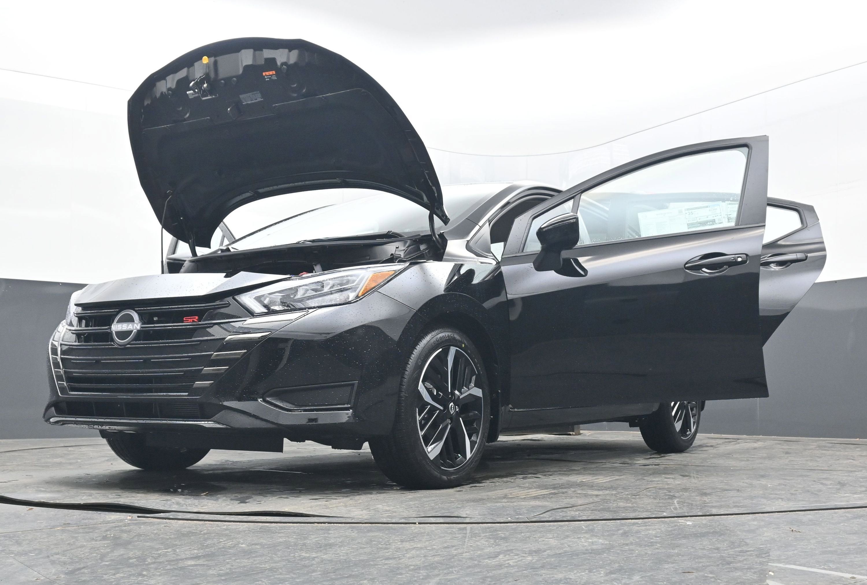 2025 Nissan VERSA SR