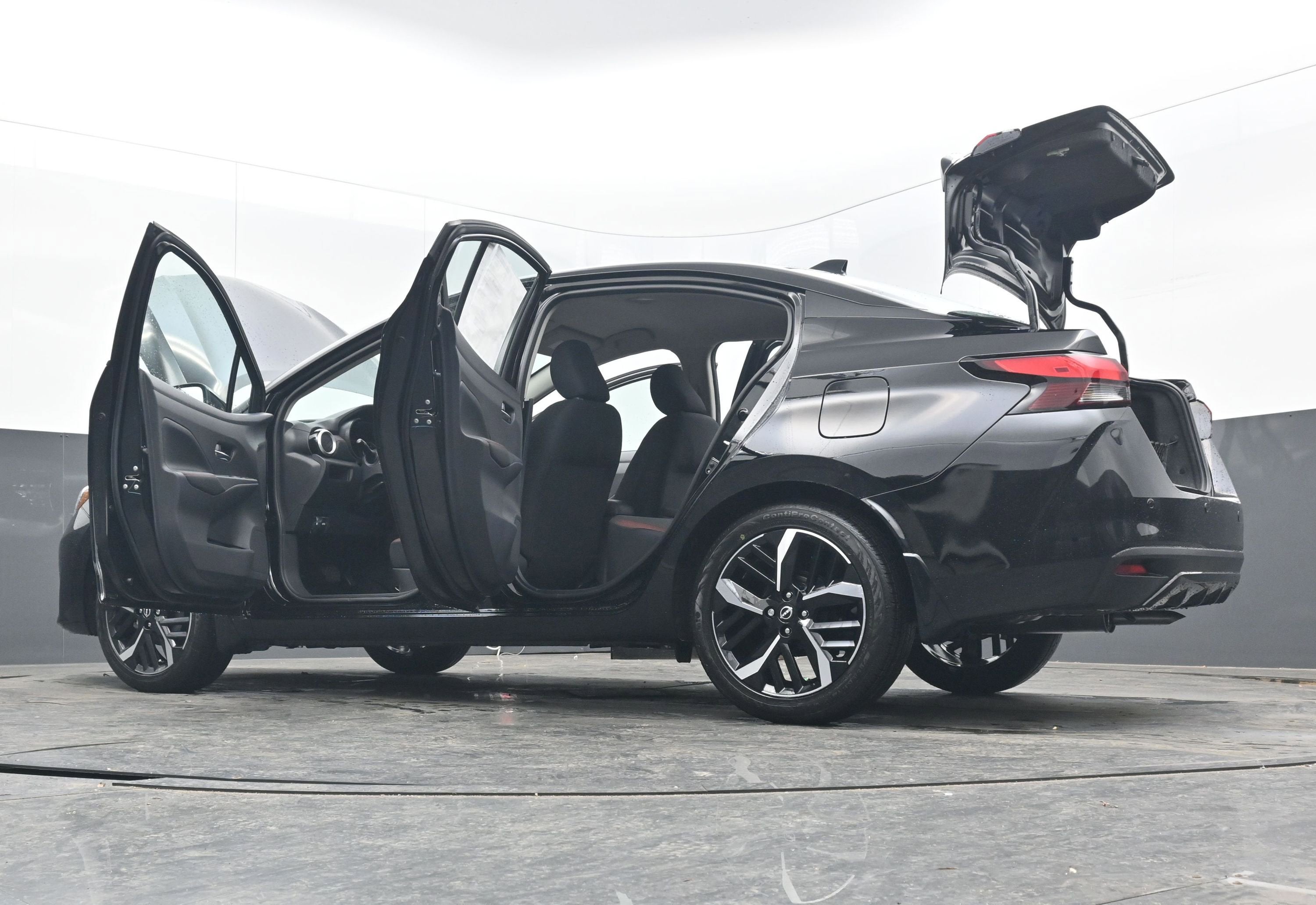 2025 Nissan VERSA SR