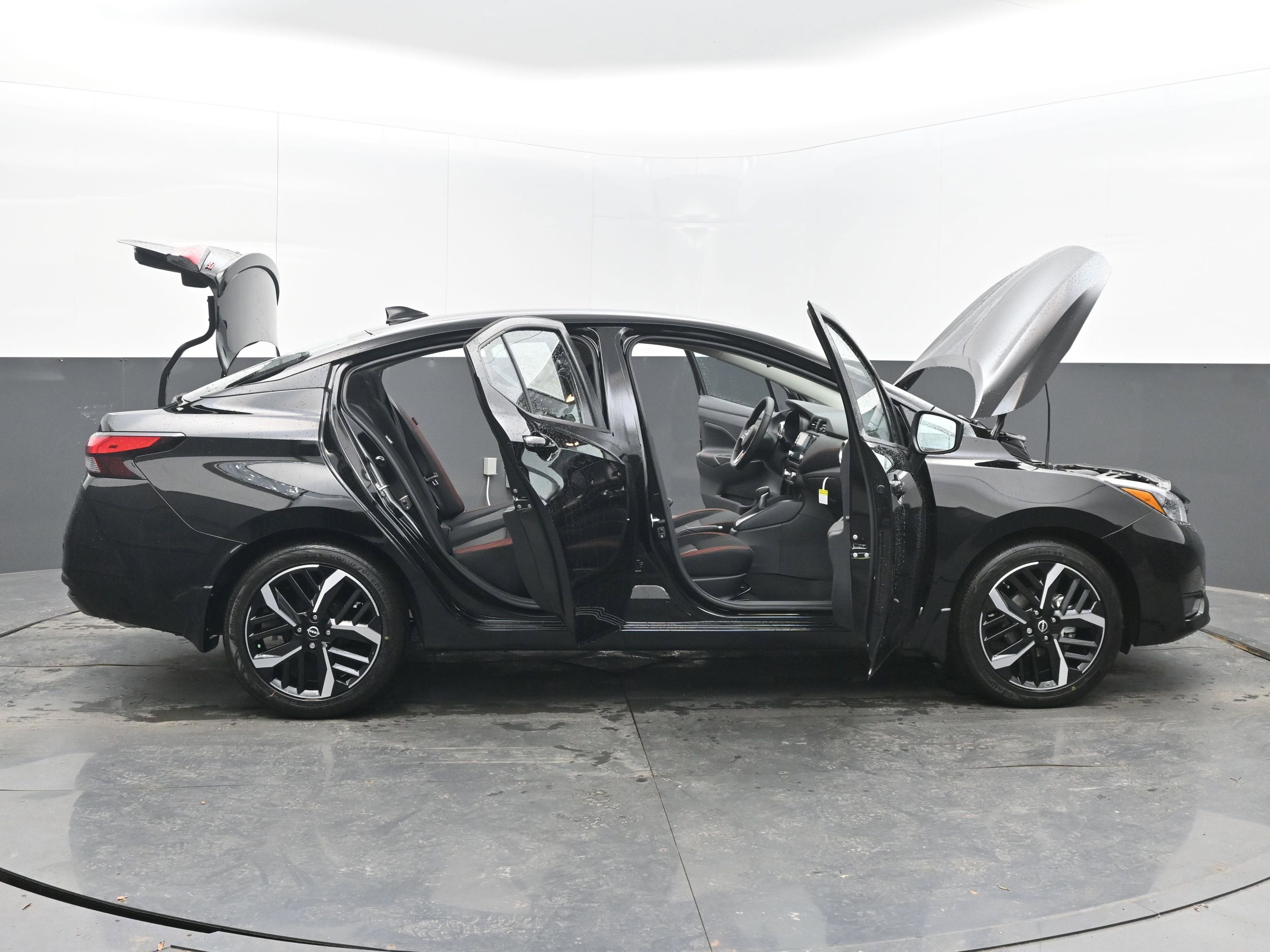 2025 Nissan VERSA SR