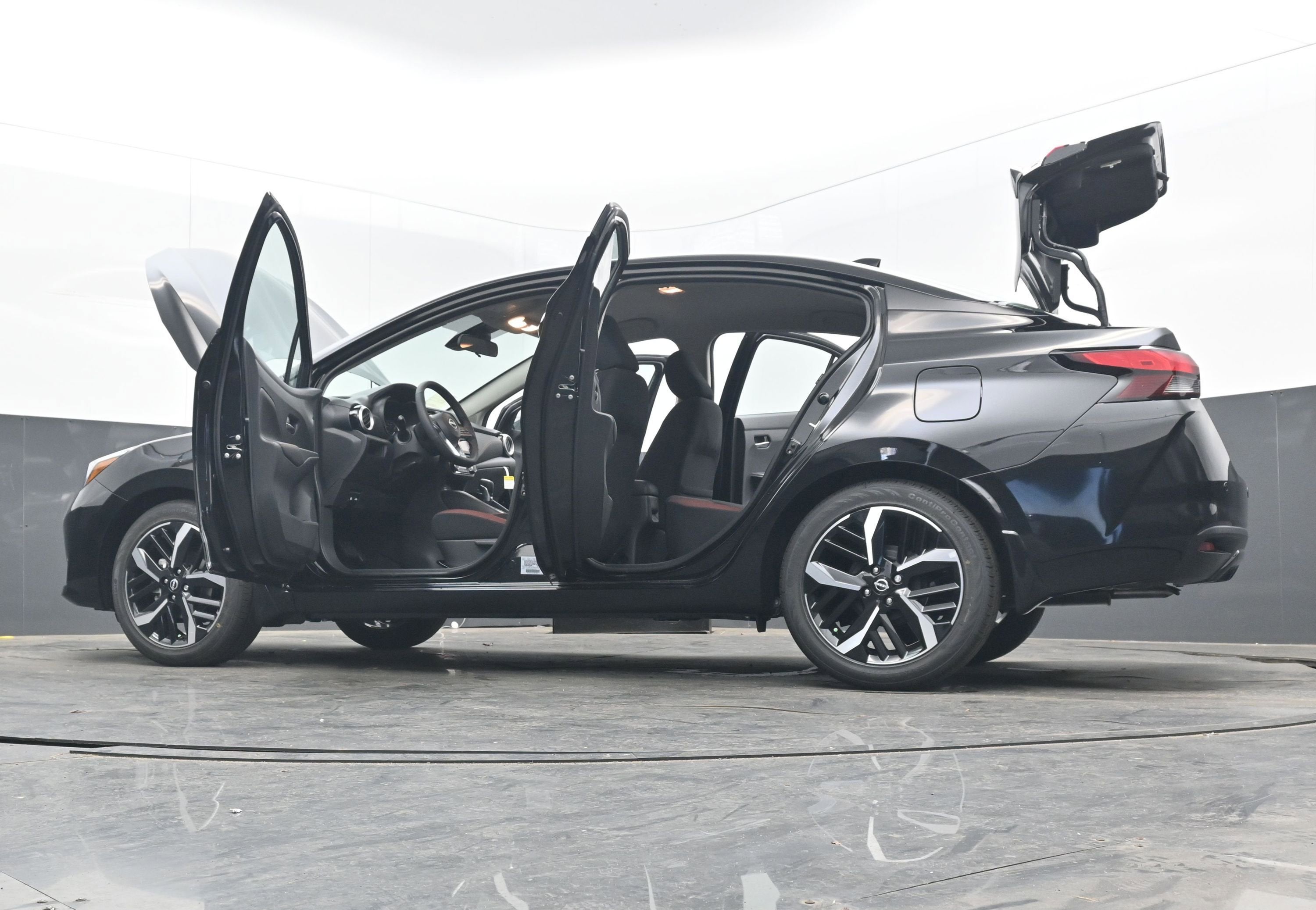 2025 Nissan VERSA SR