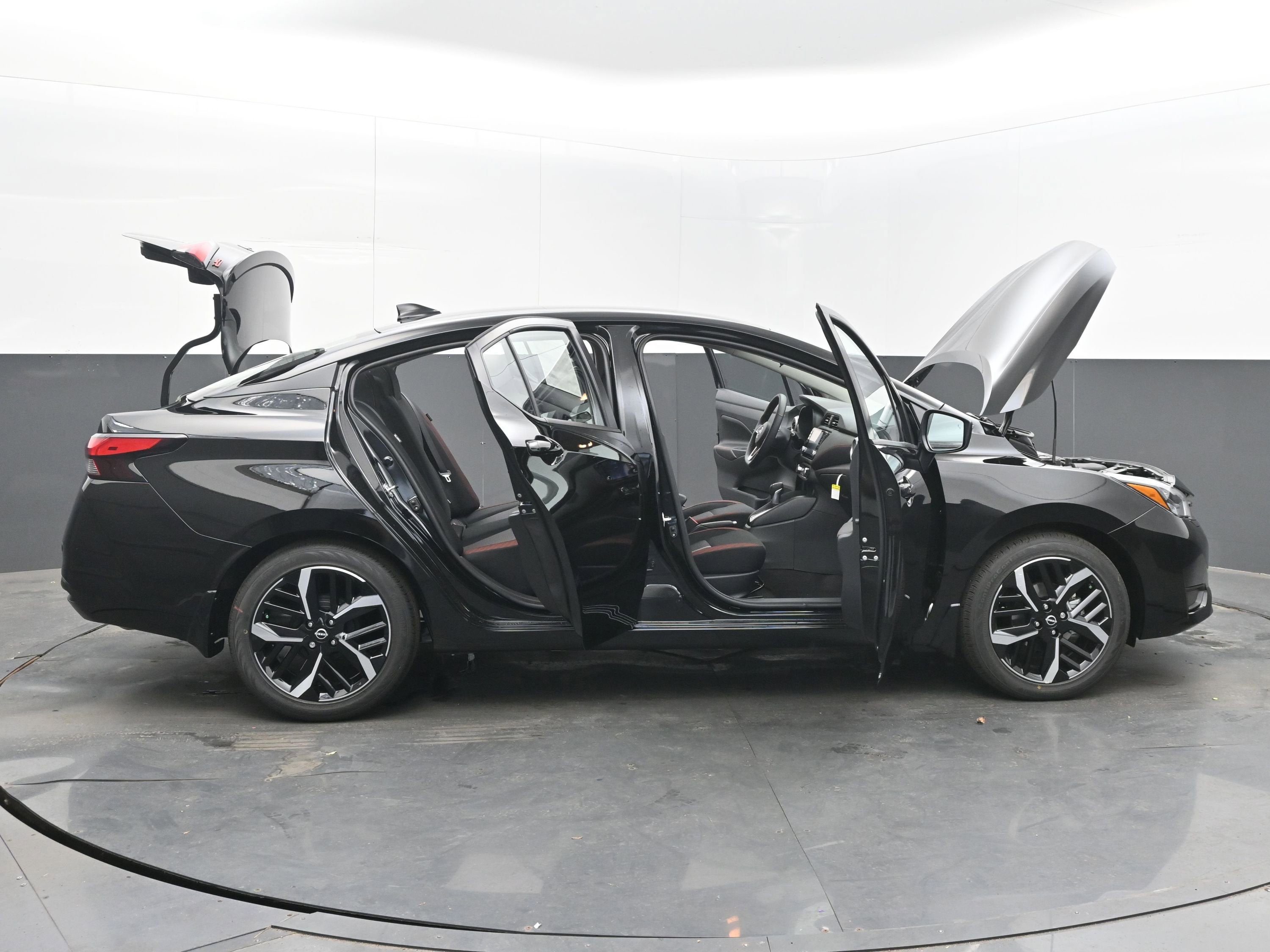 2025 Nissan VERSA SR